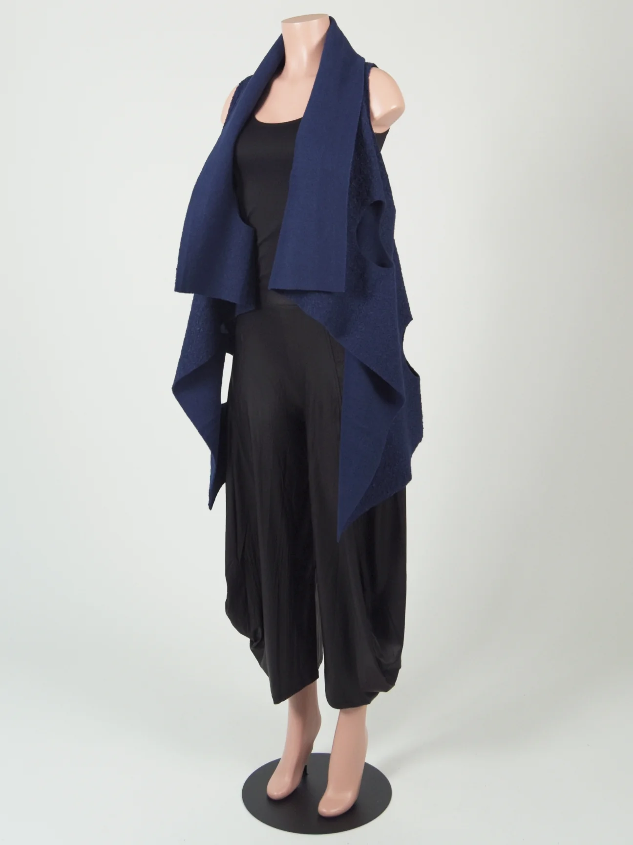 Heather Vest in Navy