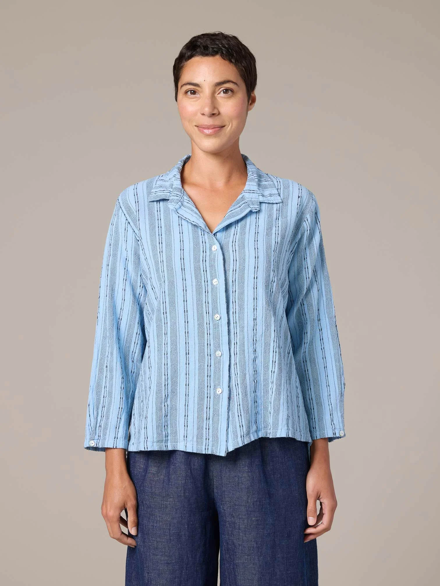 Hi-Low Crop Shirt in Bellflower