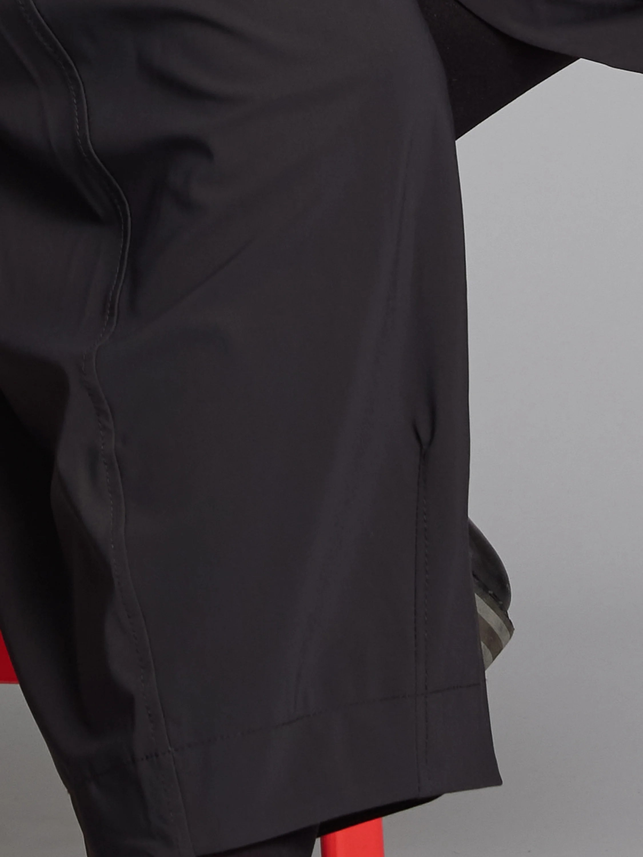 Hitomi Pant in Tar