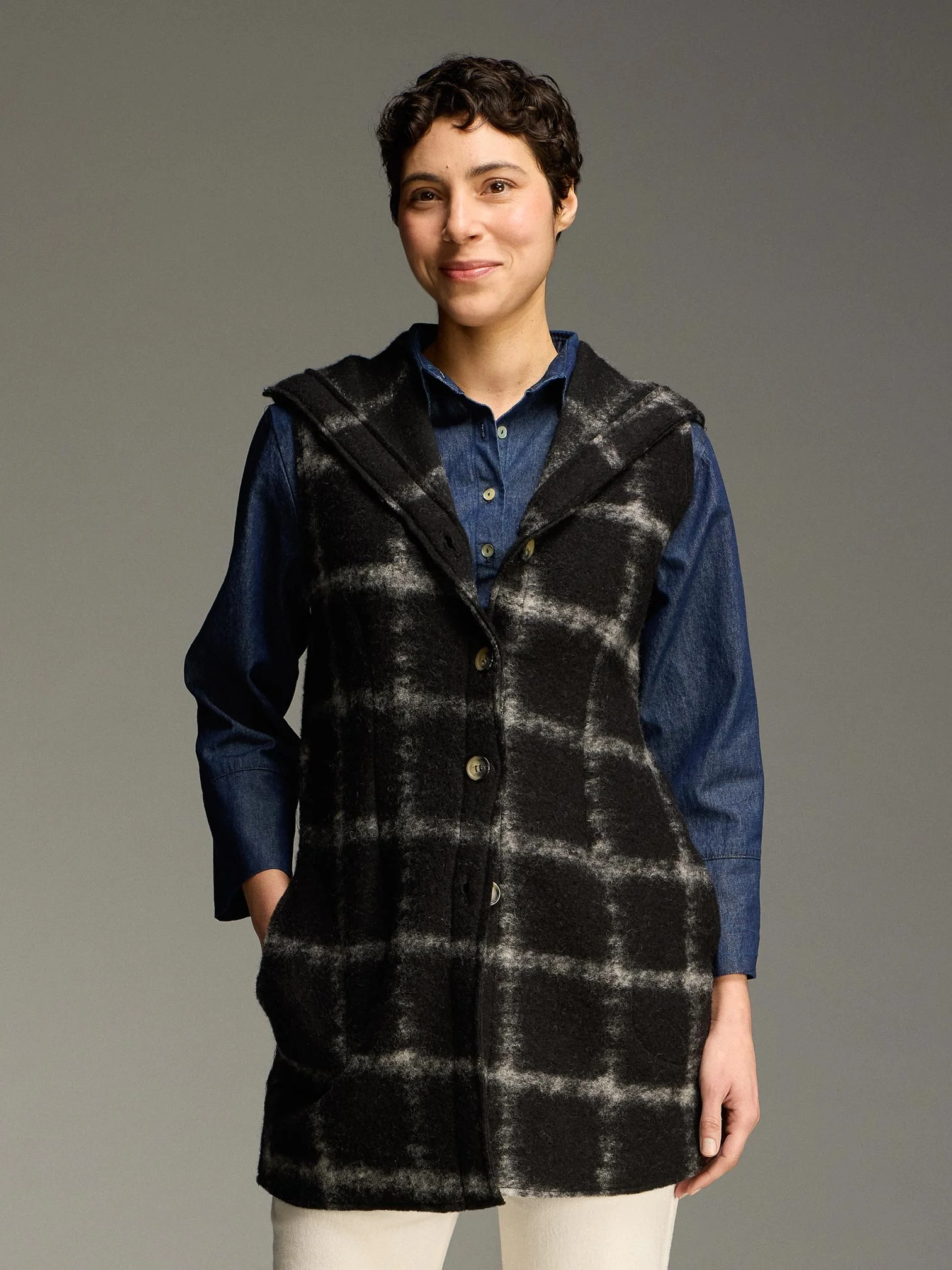 Hooded Vest in Black