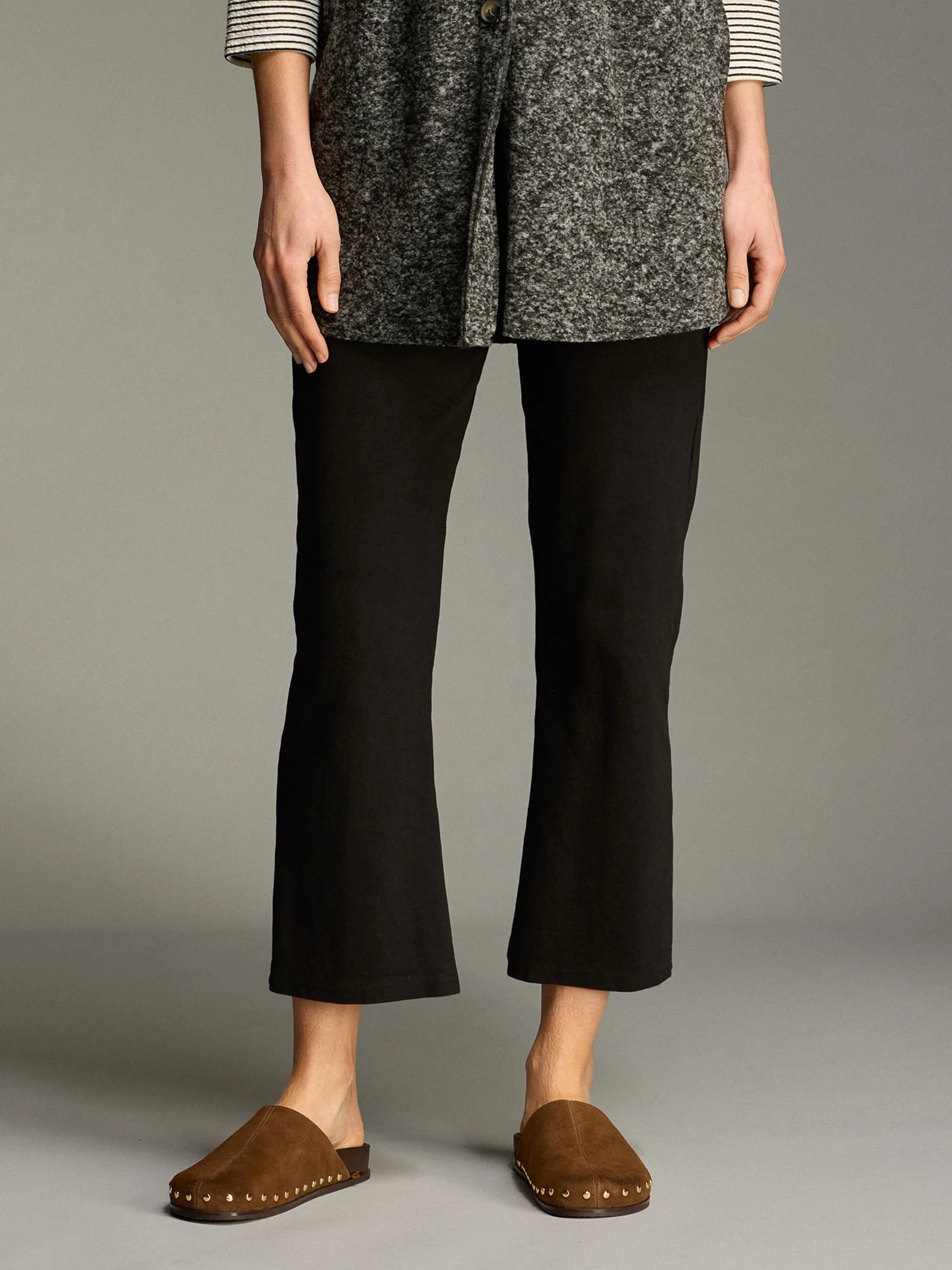 Kick Flare Crop in Black