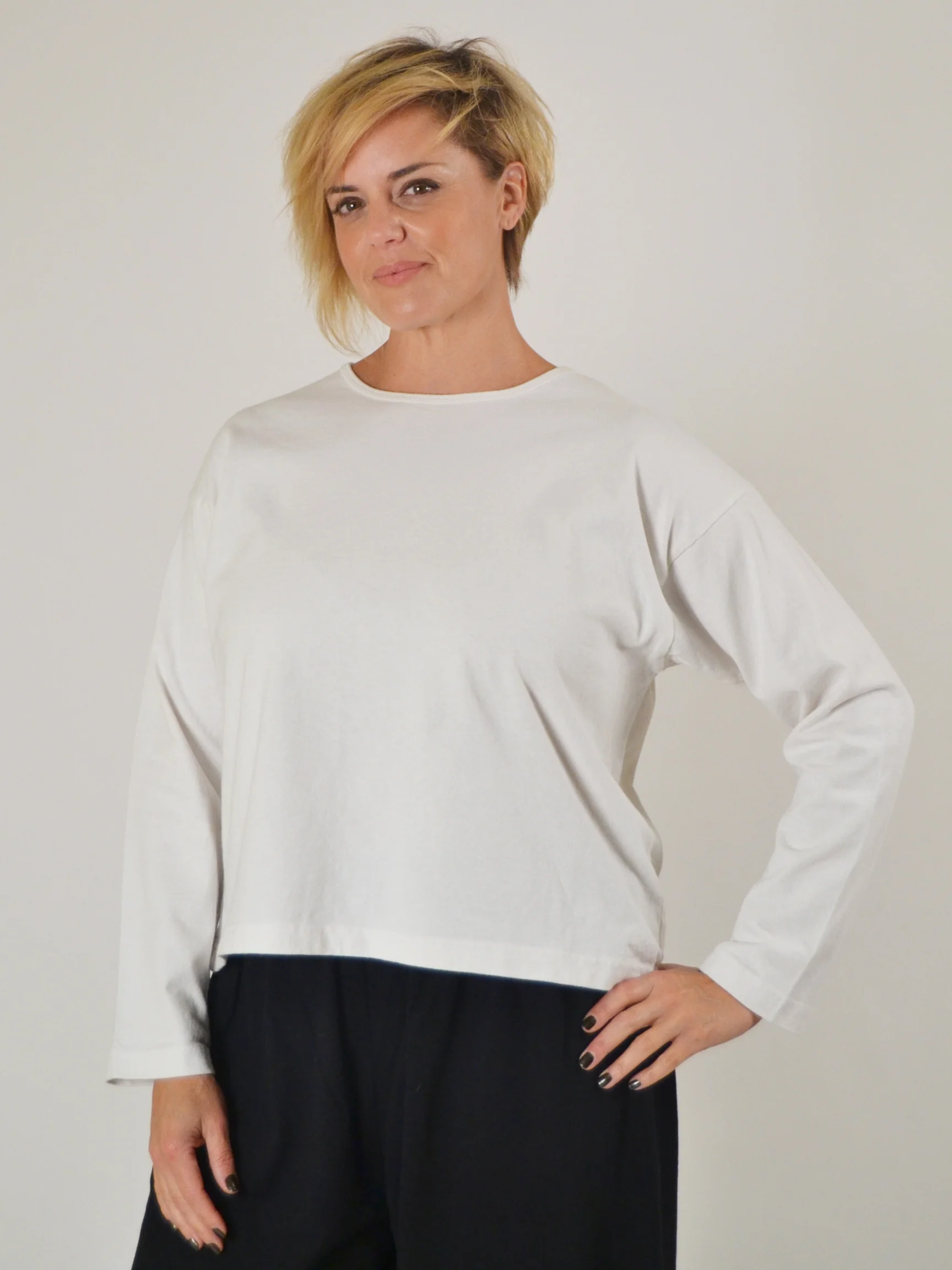 Long Sleeve Crop Crew Shirt in Cream