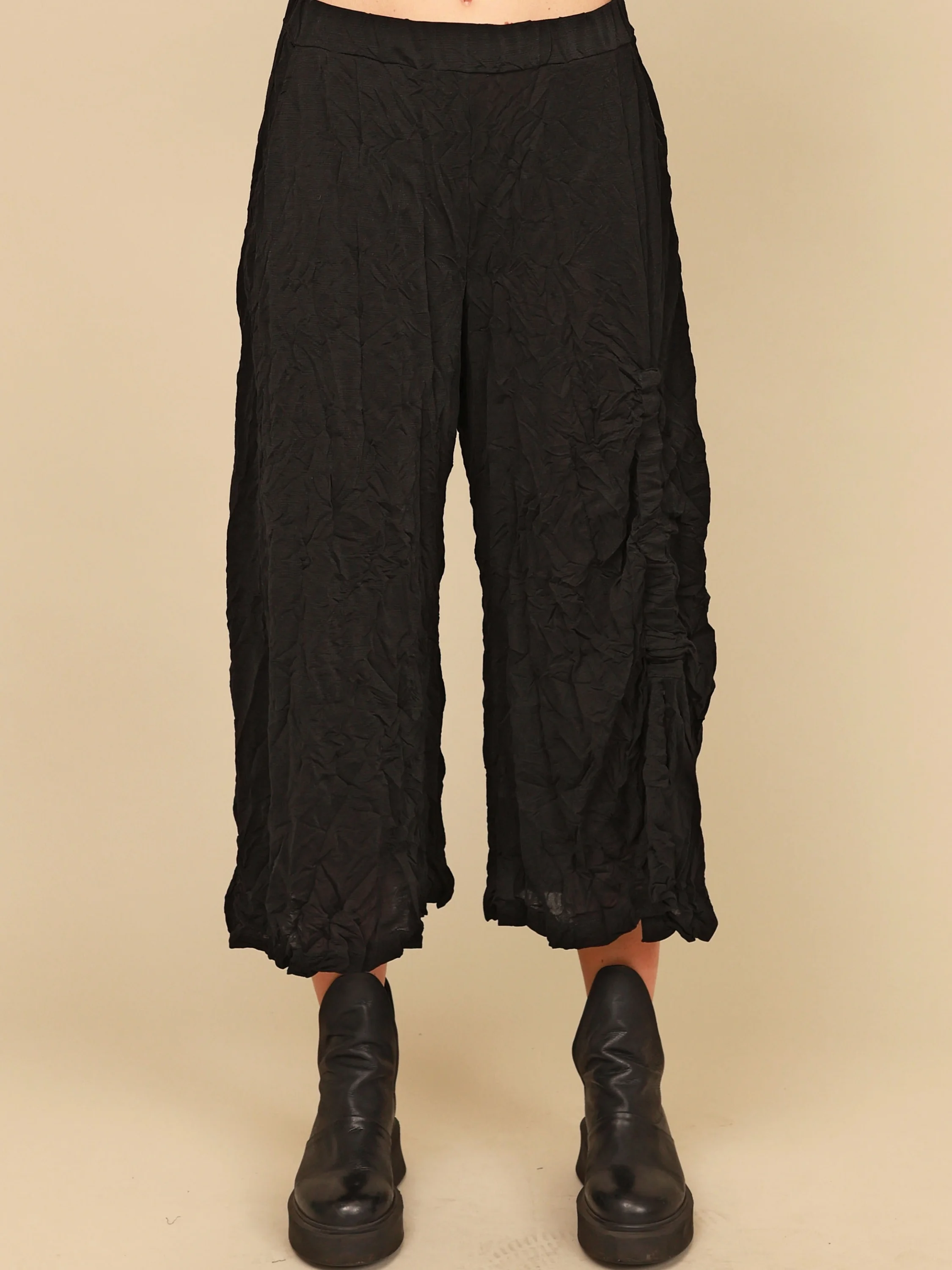 Mandy Pant in Black