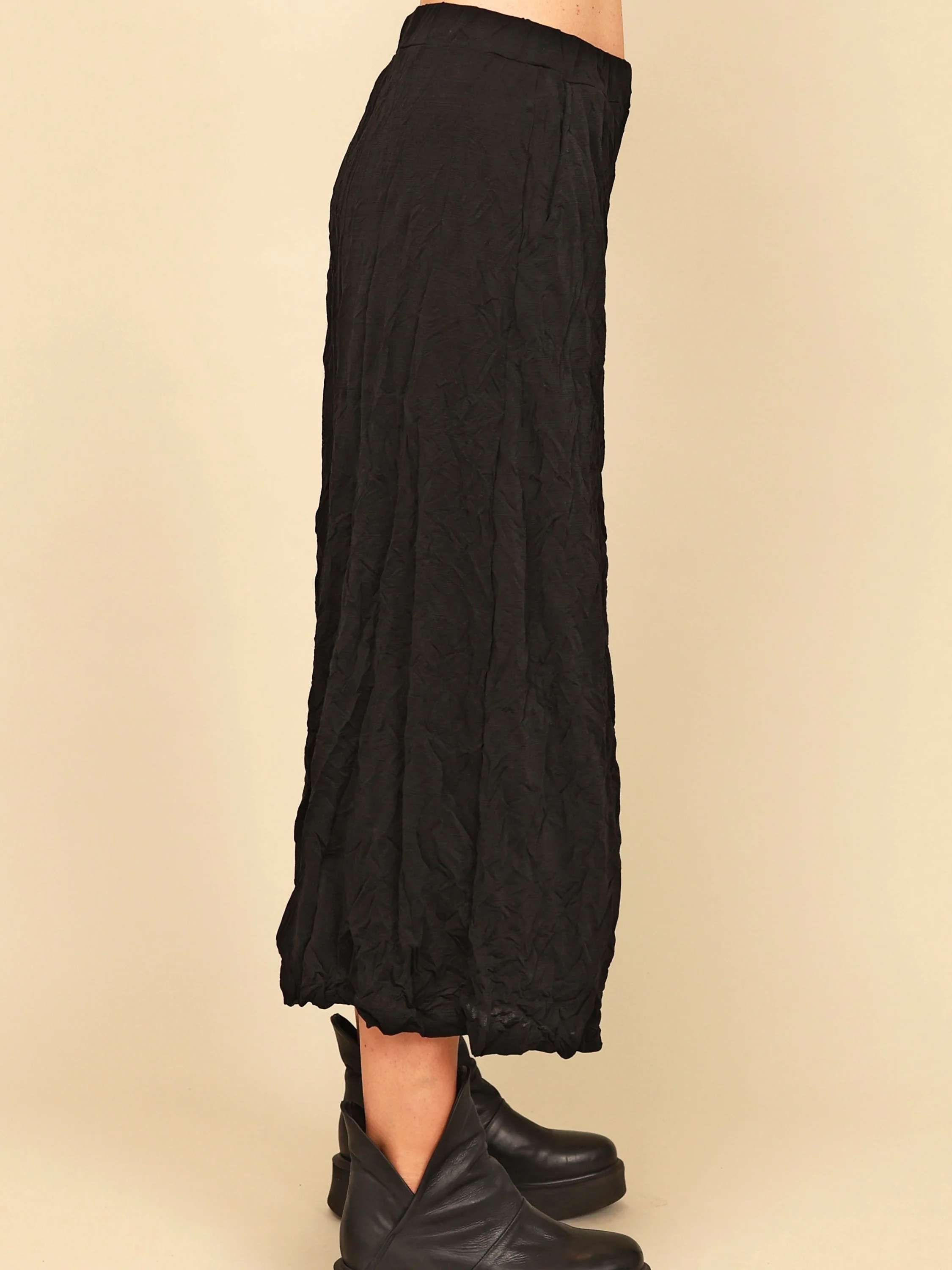Mandy Pant in Black