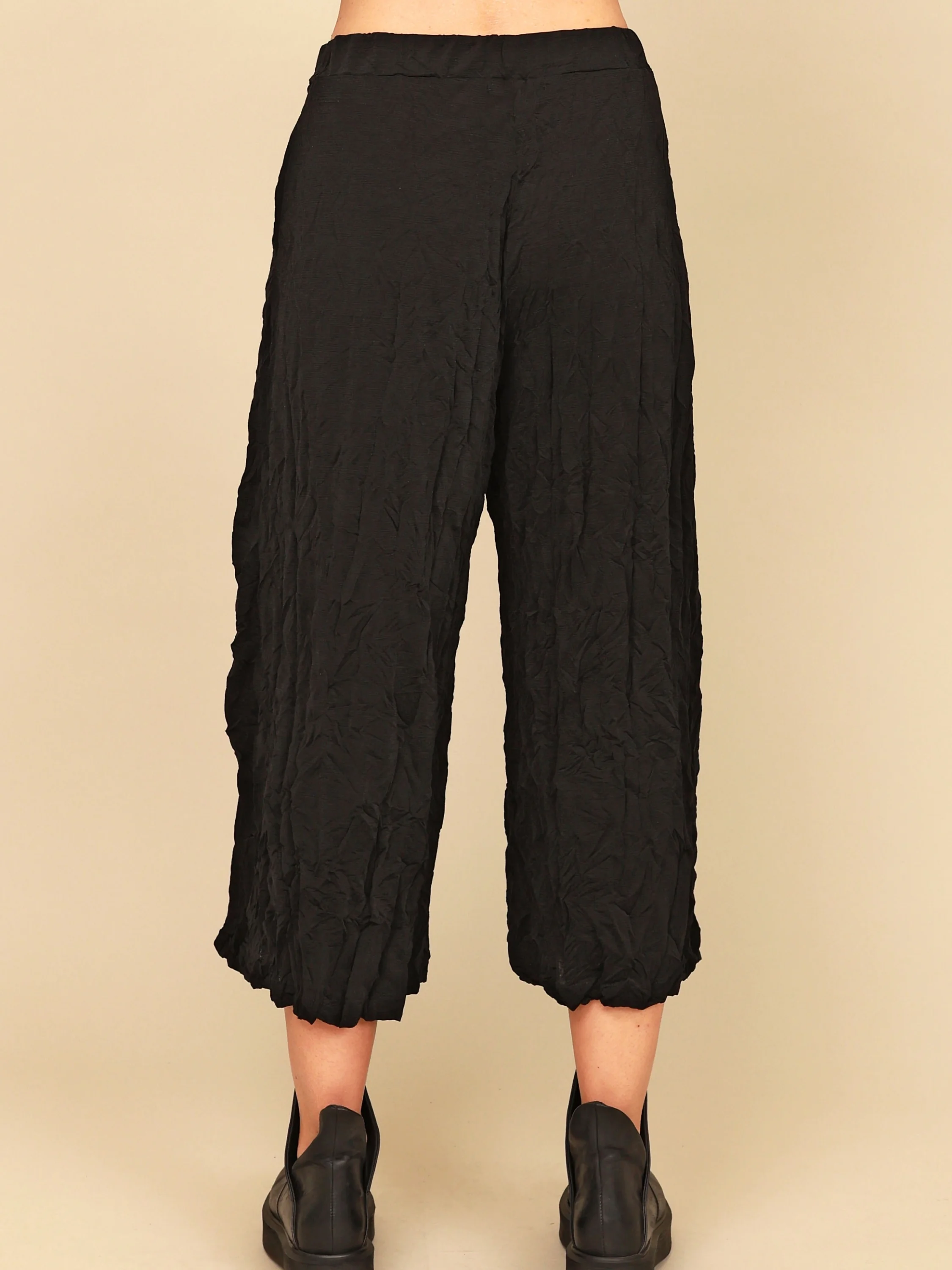 Mandy Pant in Black