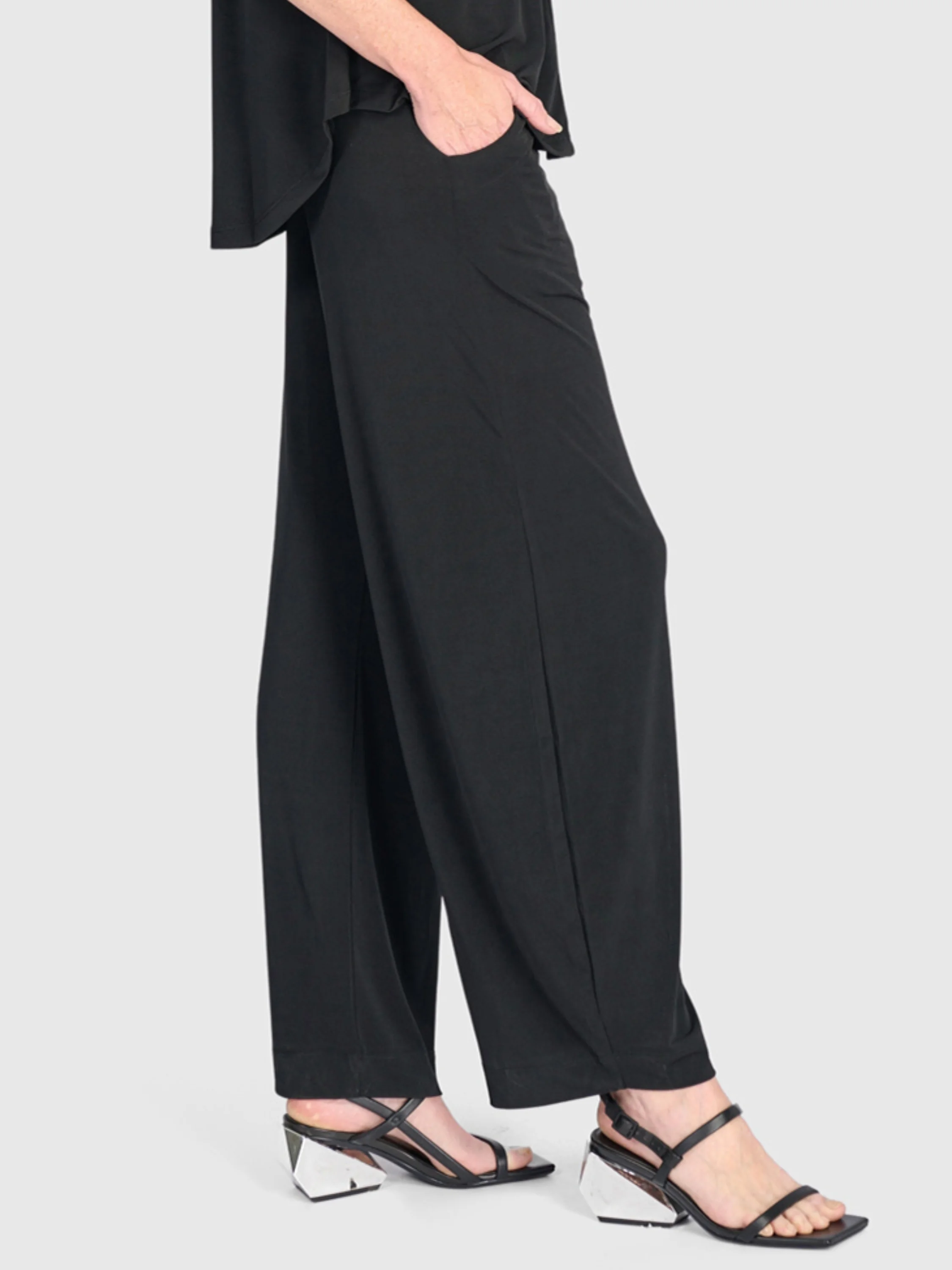 Matte Jersey Flow Pants in Black