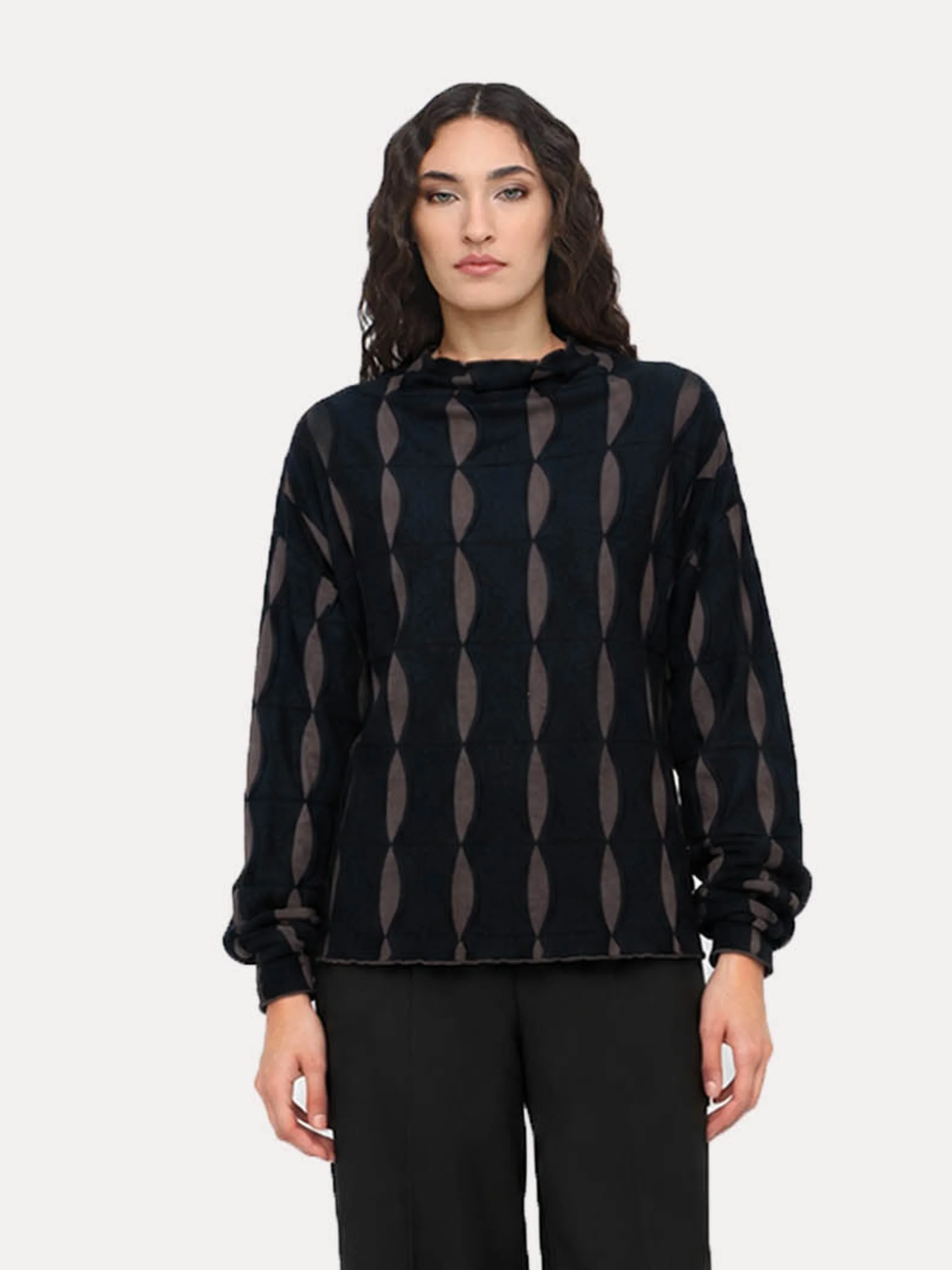 Mesh Top in Black/Walnut