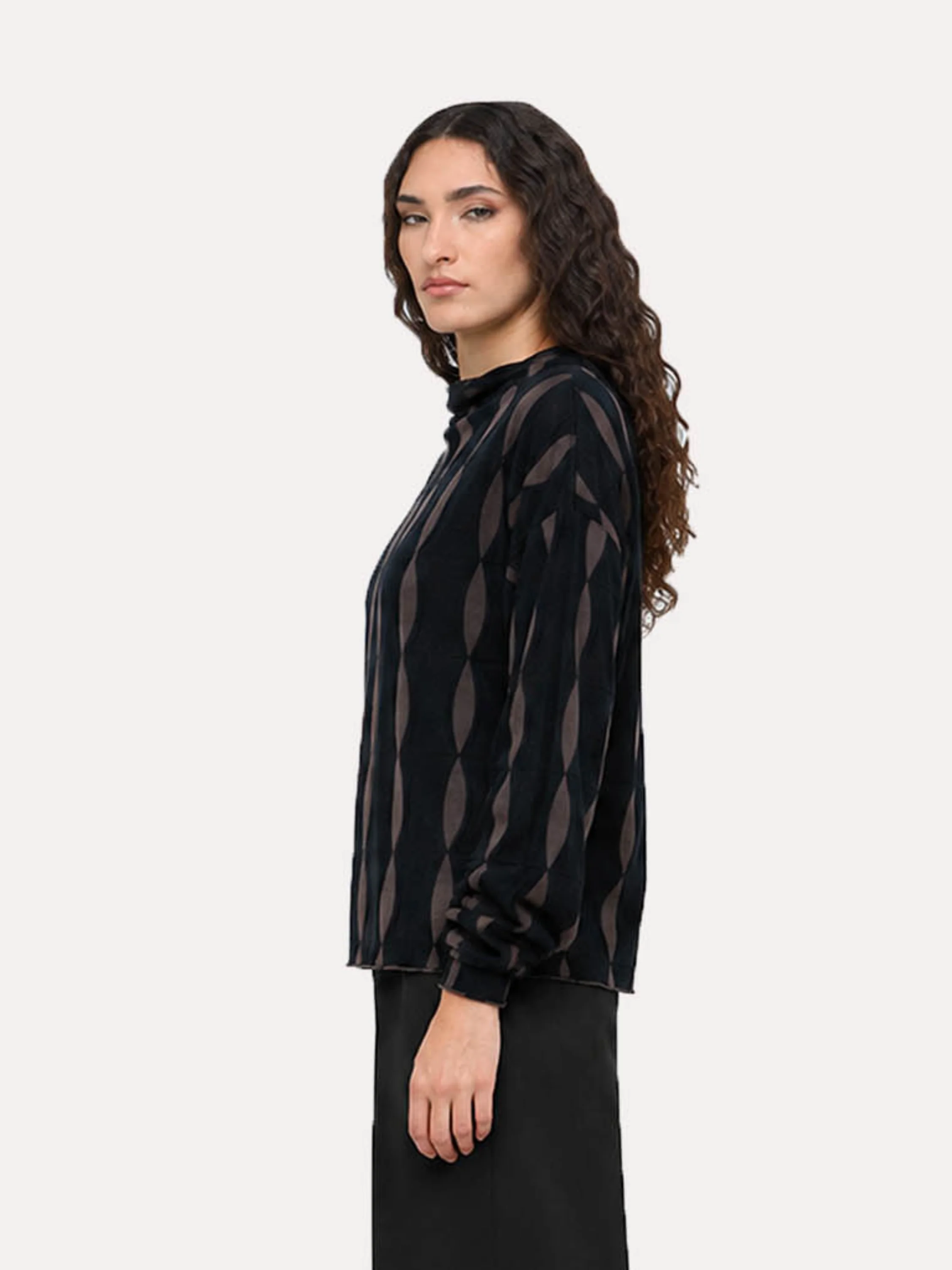Mesh Top in Black/Walnut