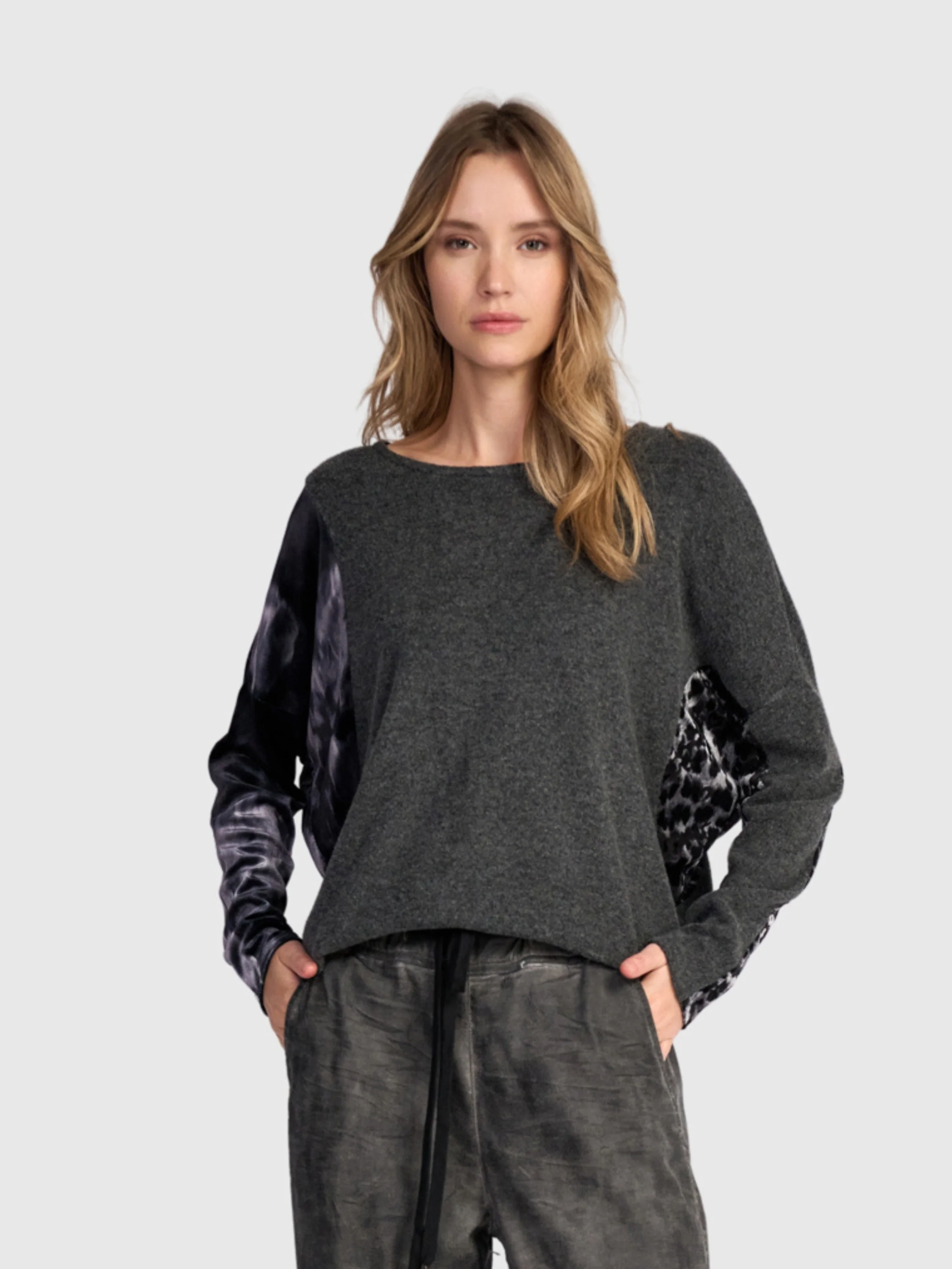 Mixed Luxe Pullover in Grey