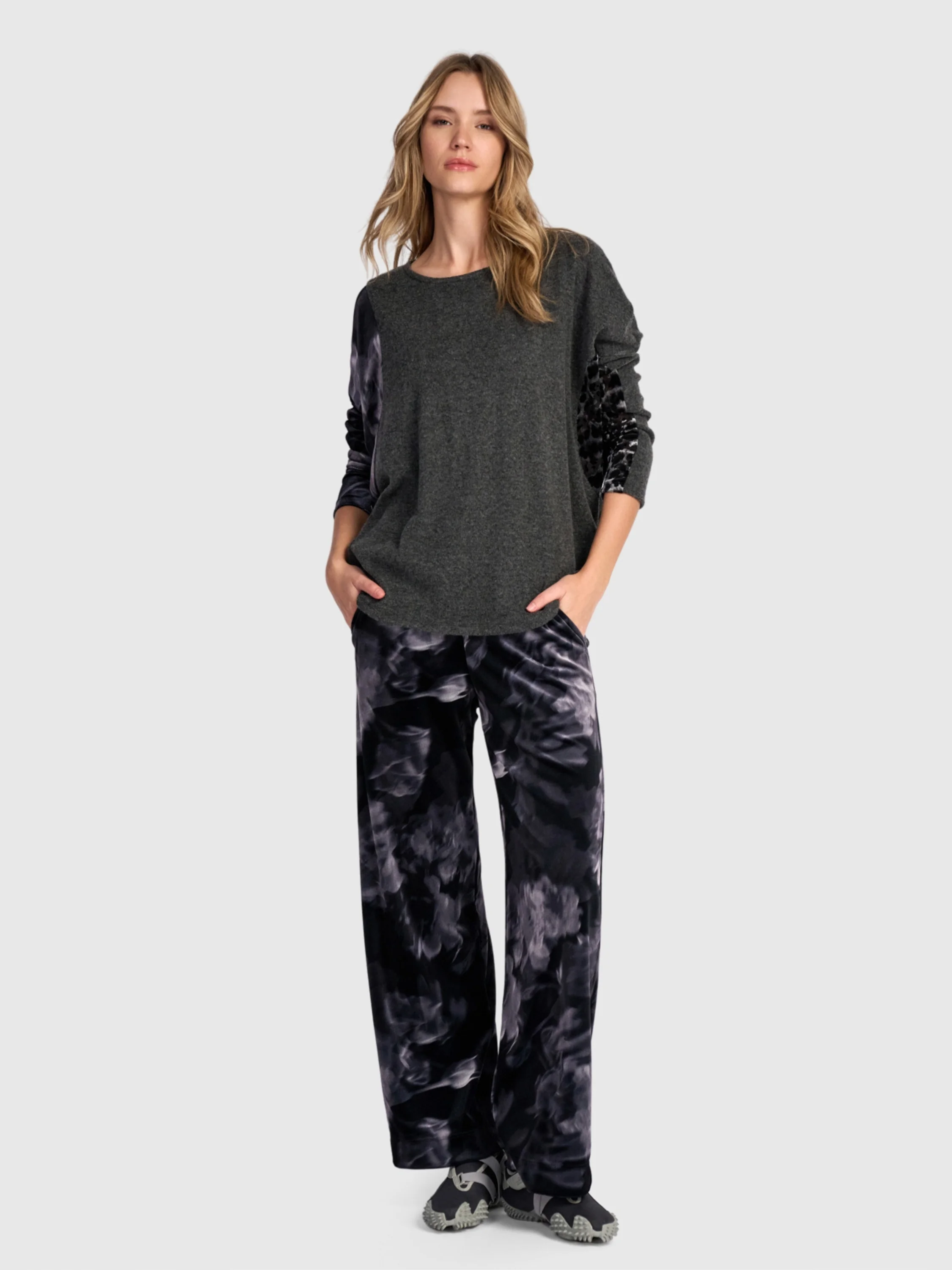 Mixed Luxe Pullover in Grey