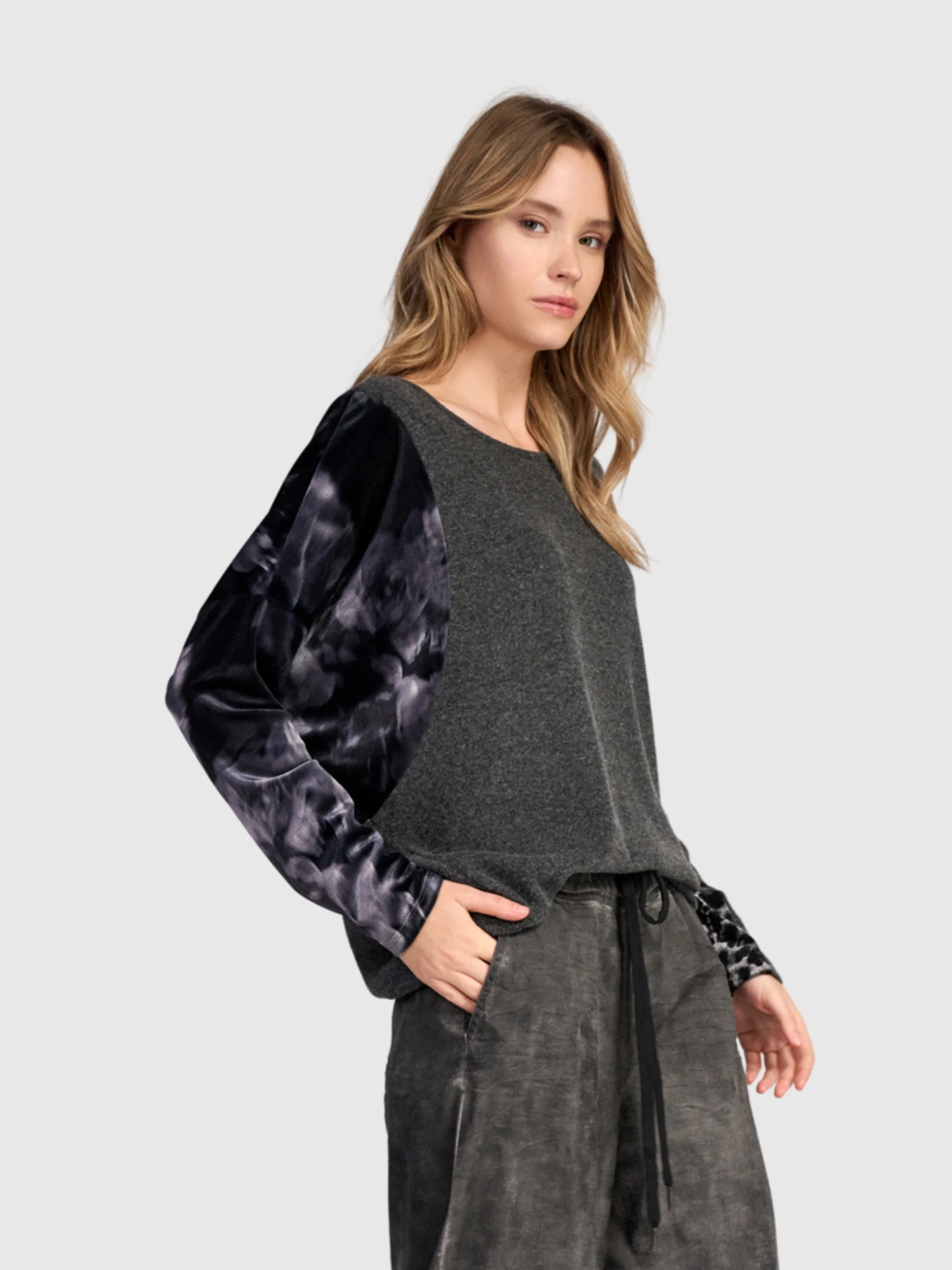 Mixed Luxe Pullover in Grey