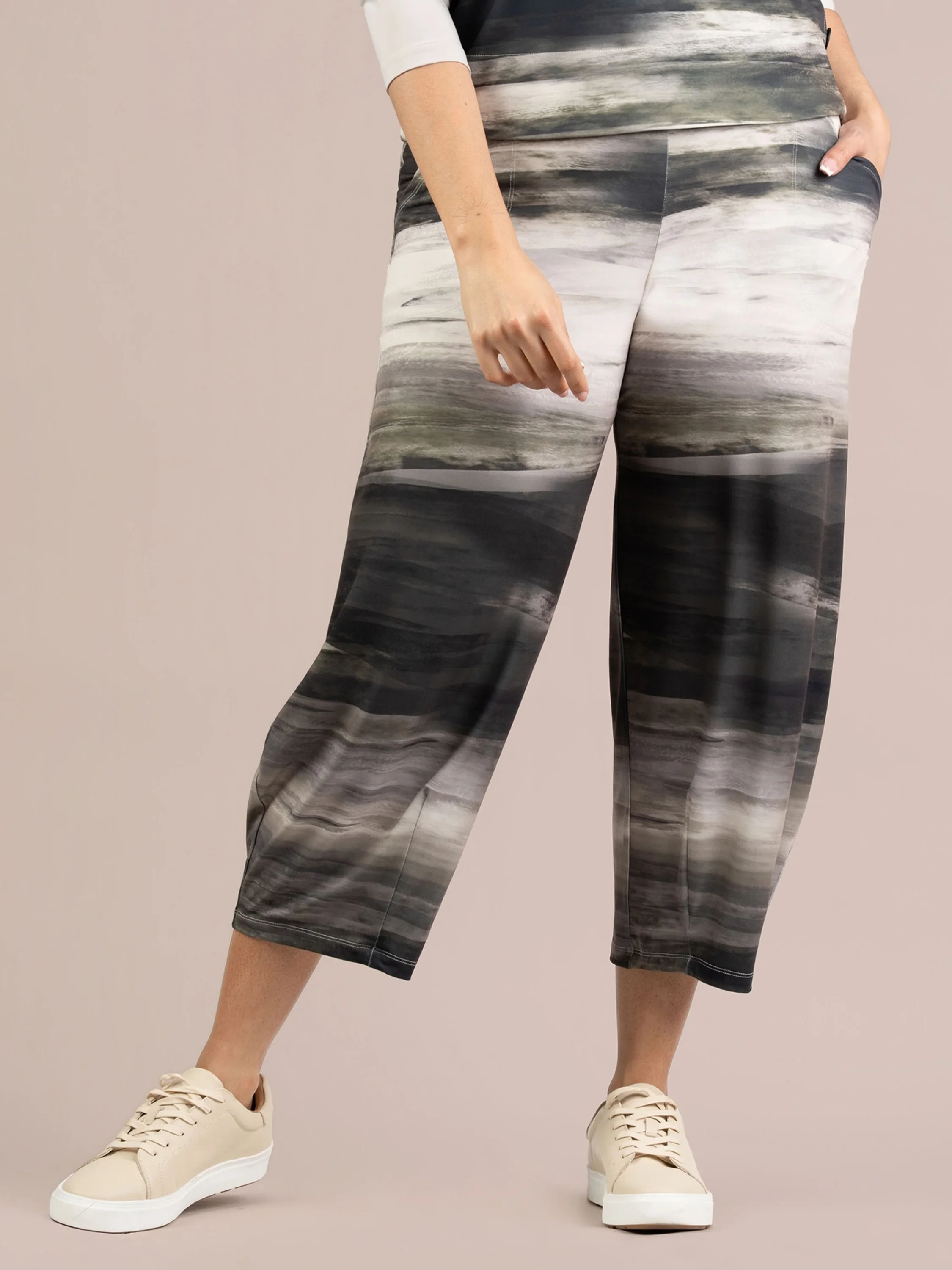 Narrow Lantern Pant Print in Green Brushstrokes