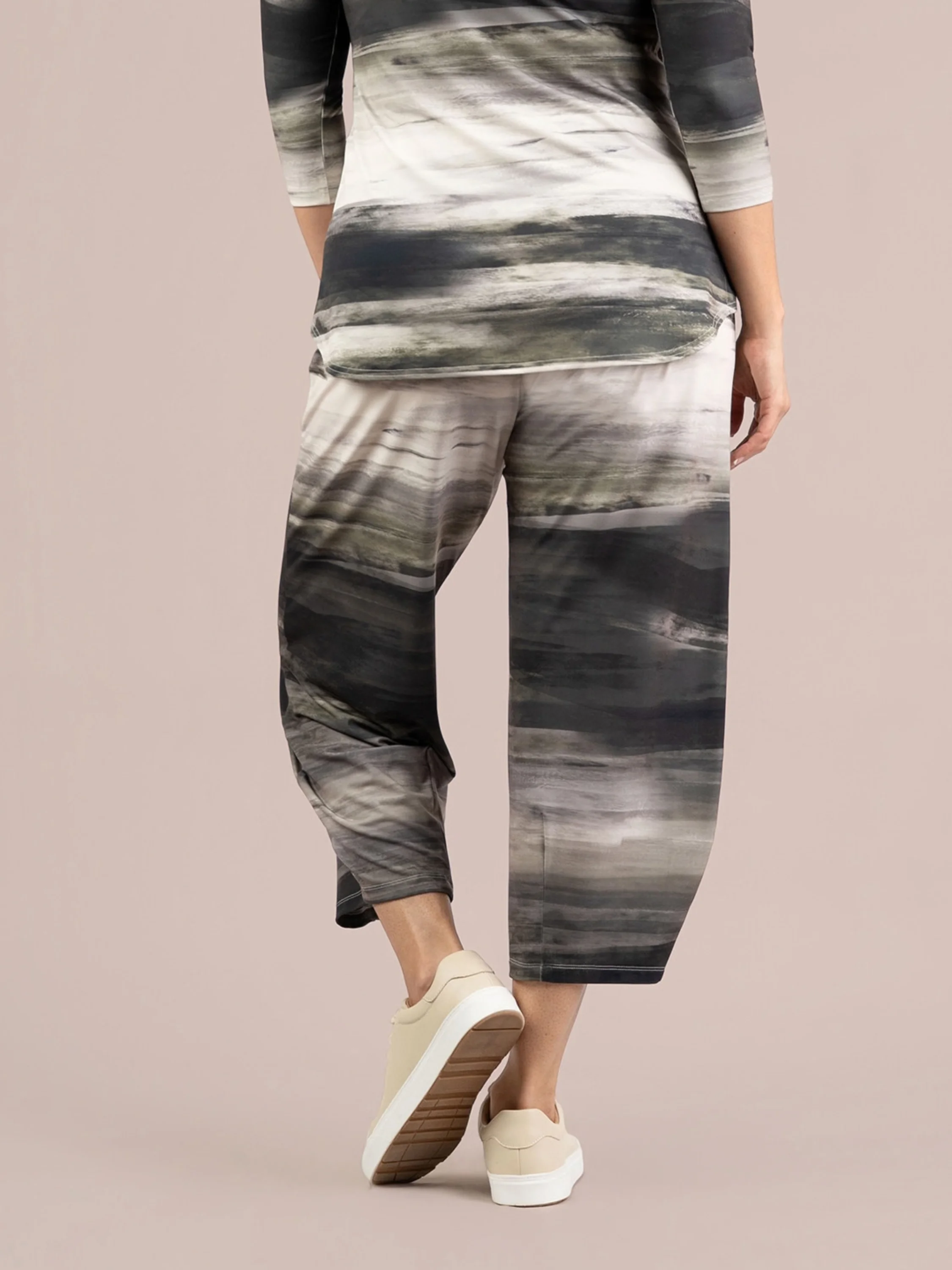 Narrow Lantern Pant Print in Green Brushstrokes