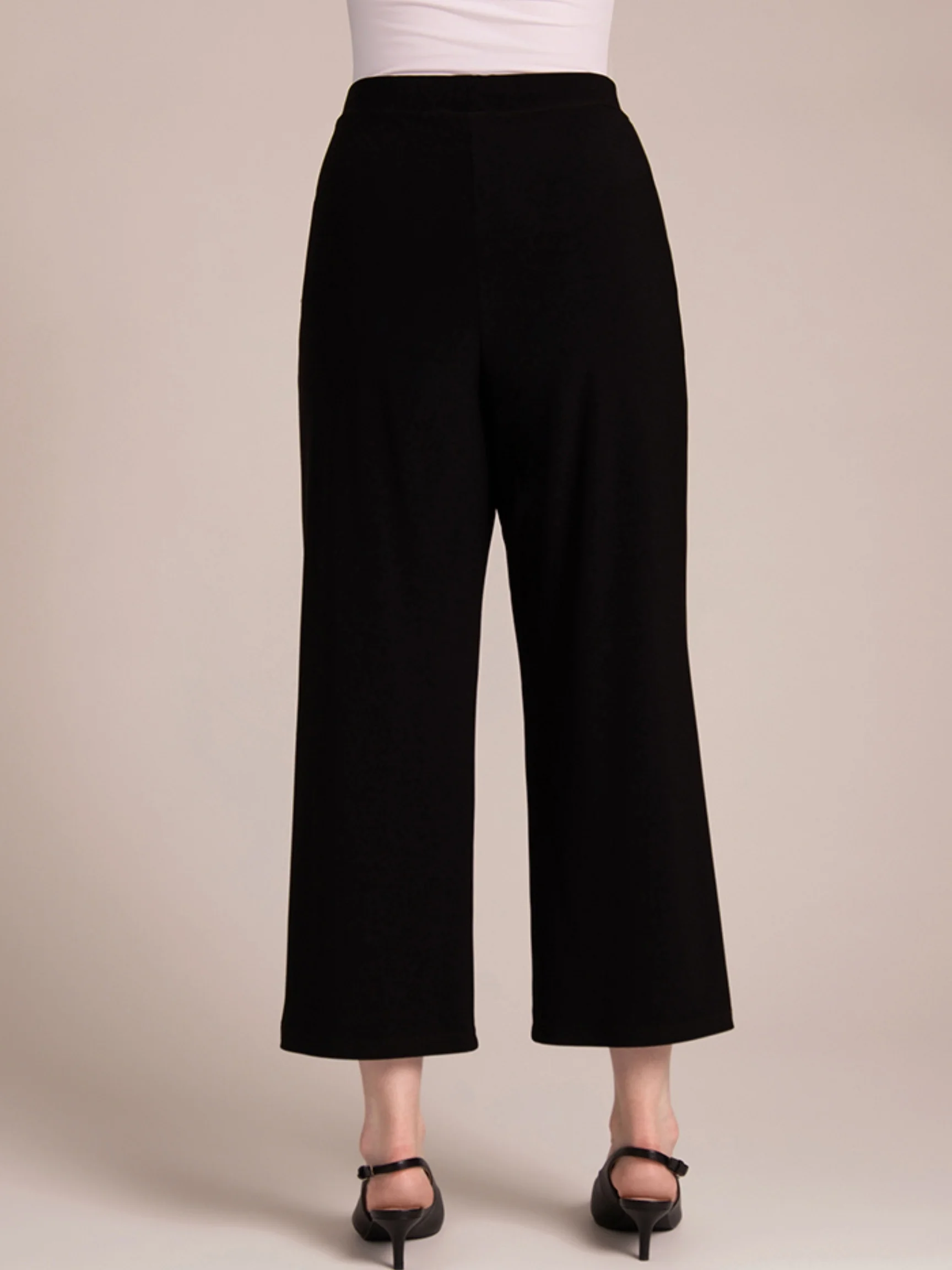 Nu Straight Leg Crop in Black