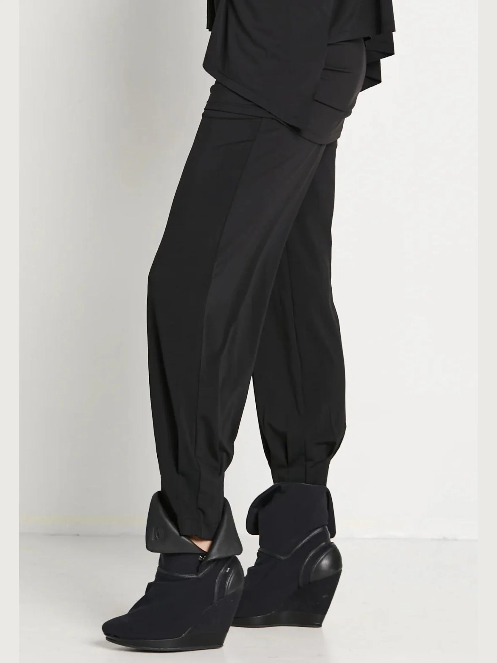 Pinched Pleat Pant in Black