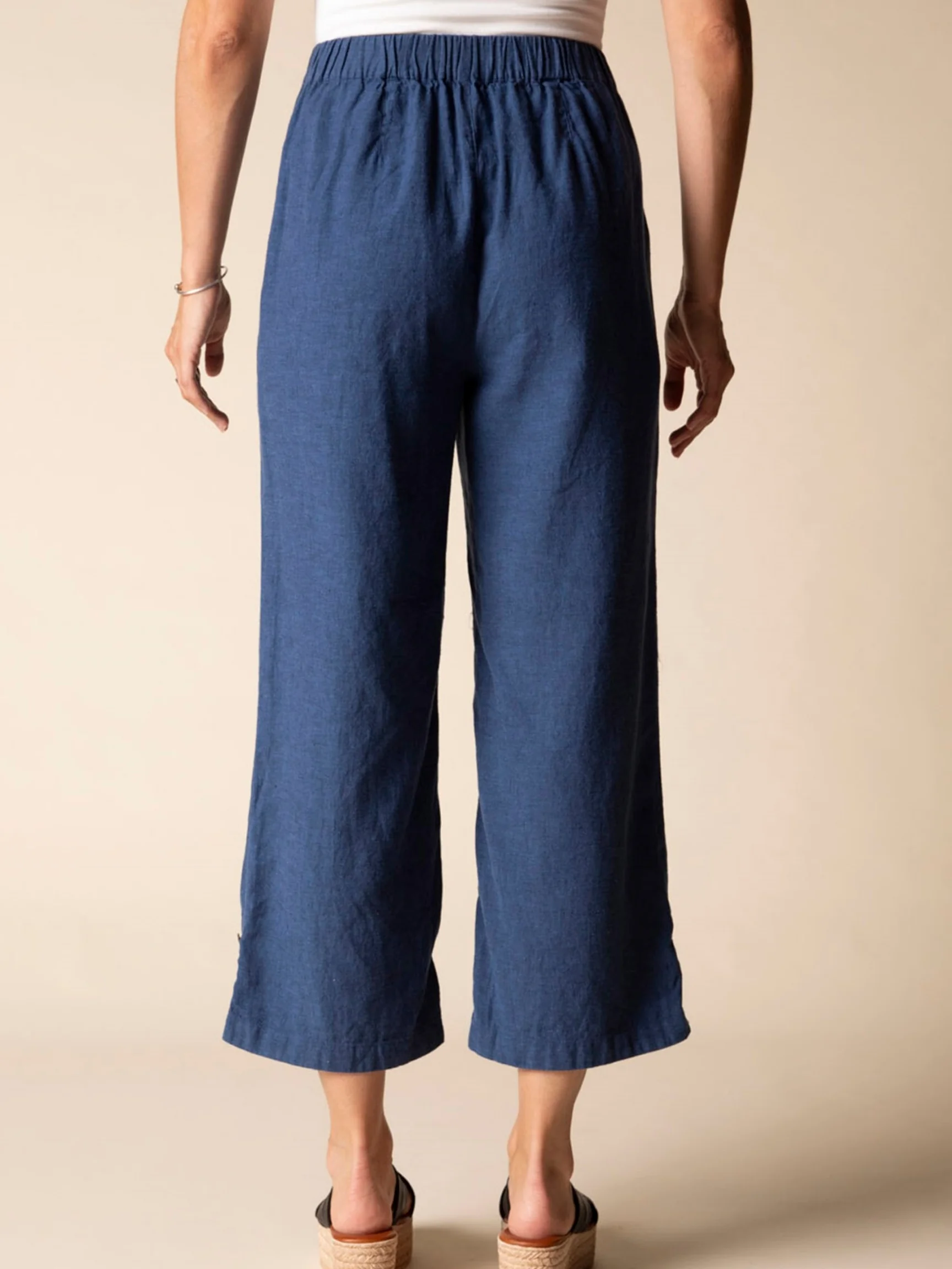 Pleat Button Capri in Navy