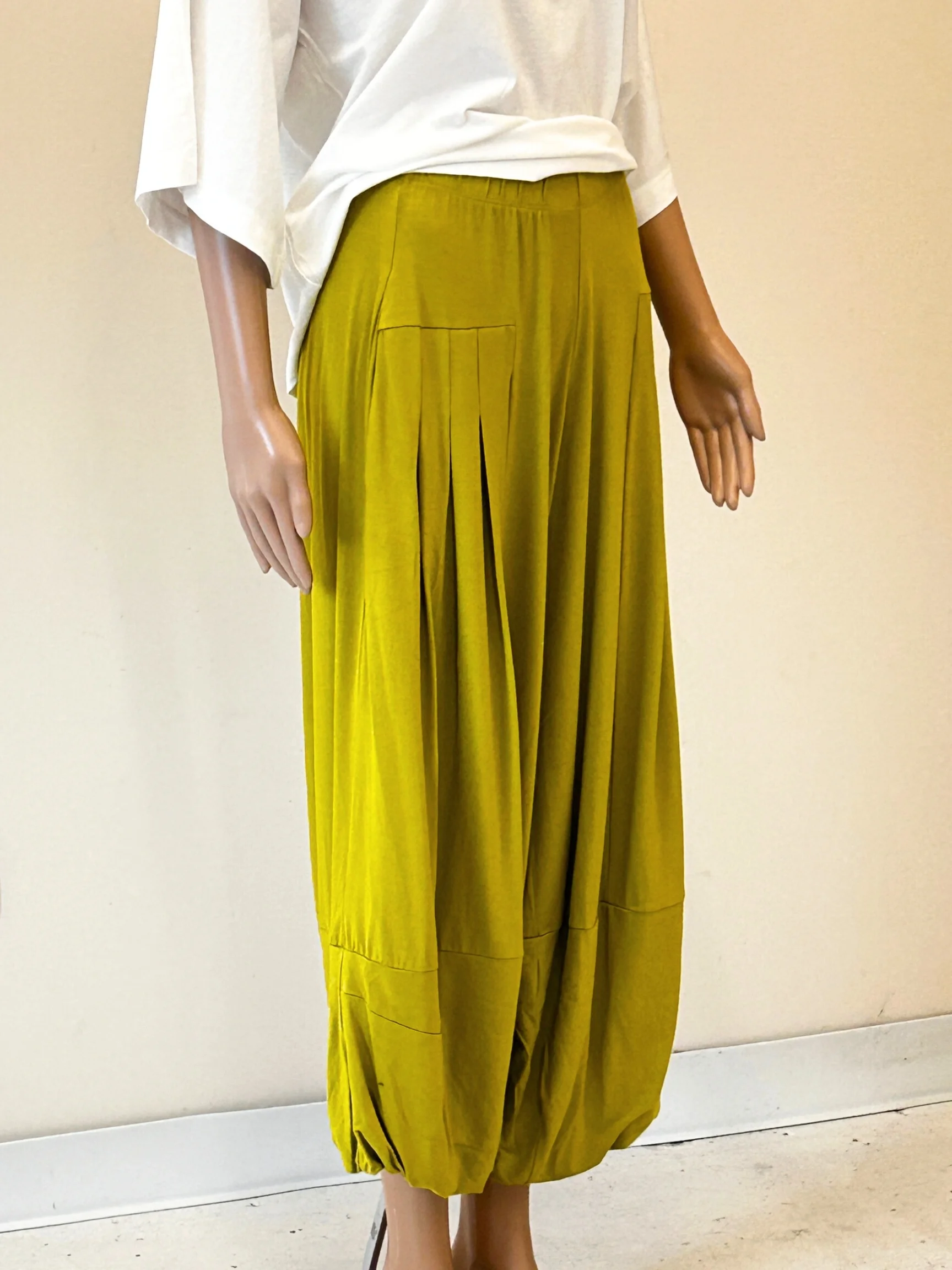 Pleat Pant in Lime