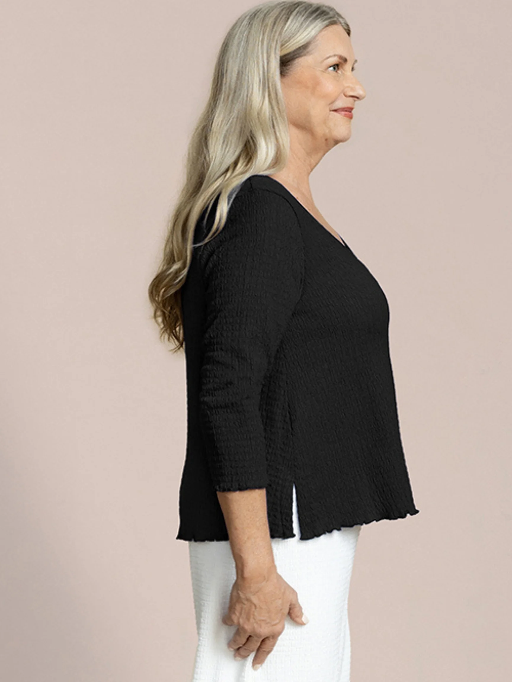 Pop V-Neck Top in Black