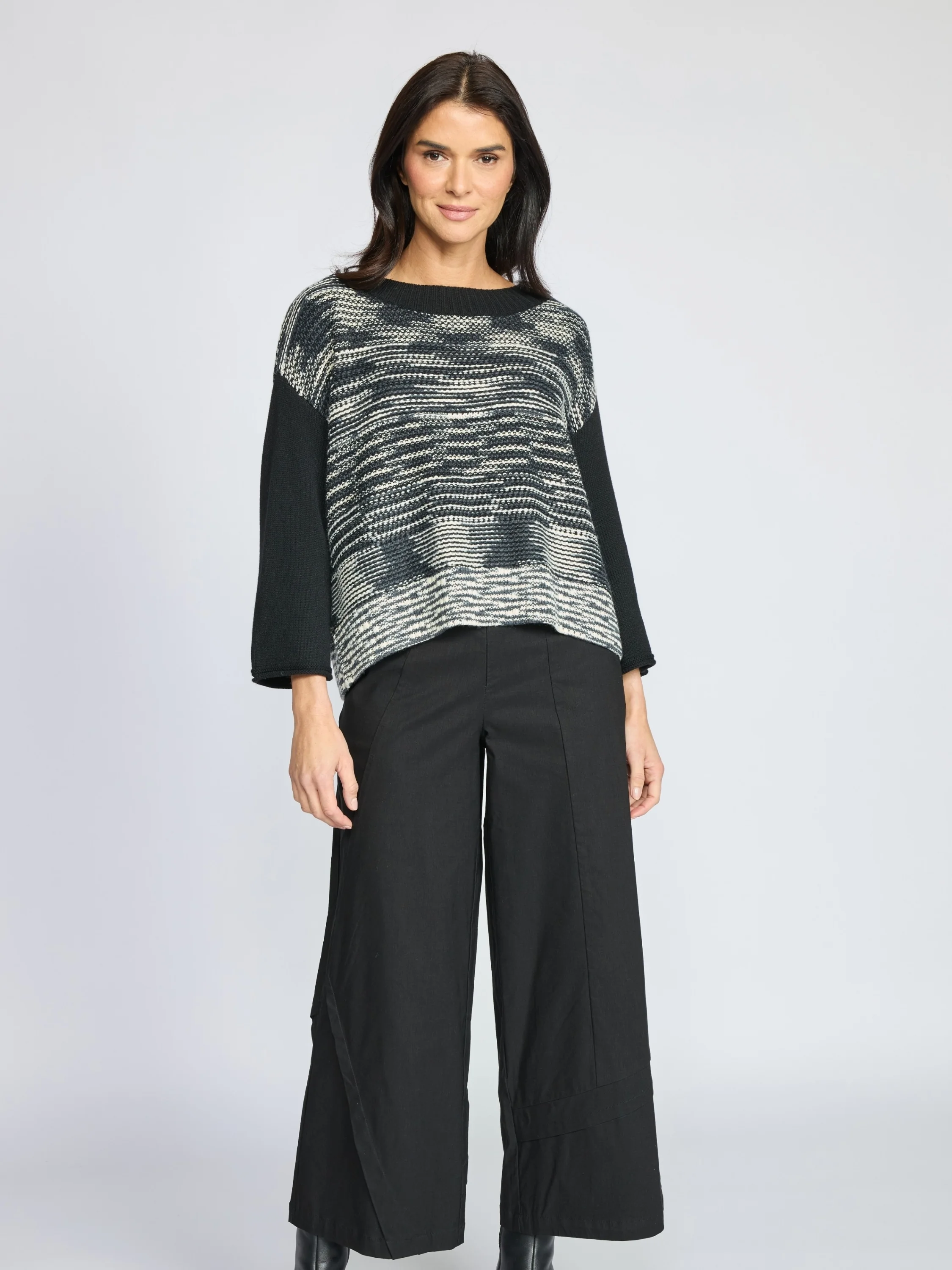 Pullover Sweater in Black