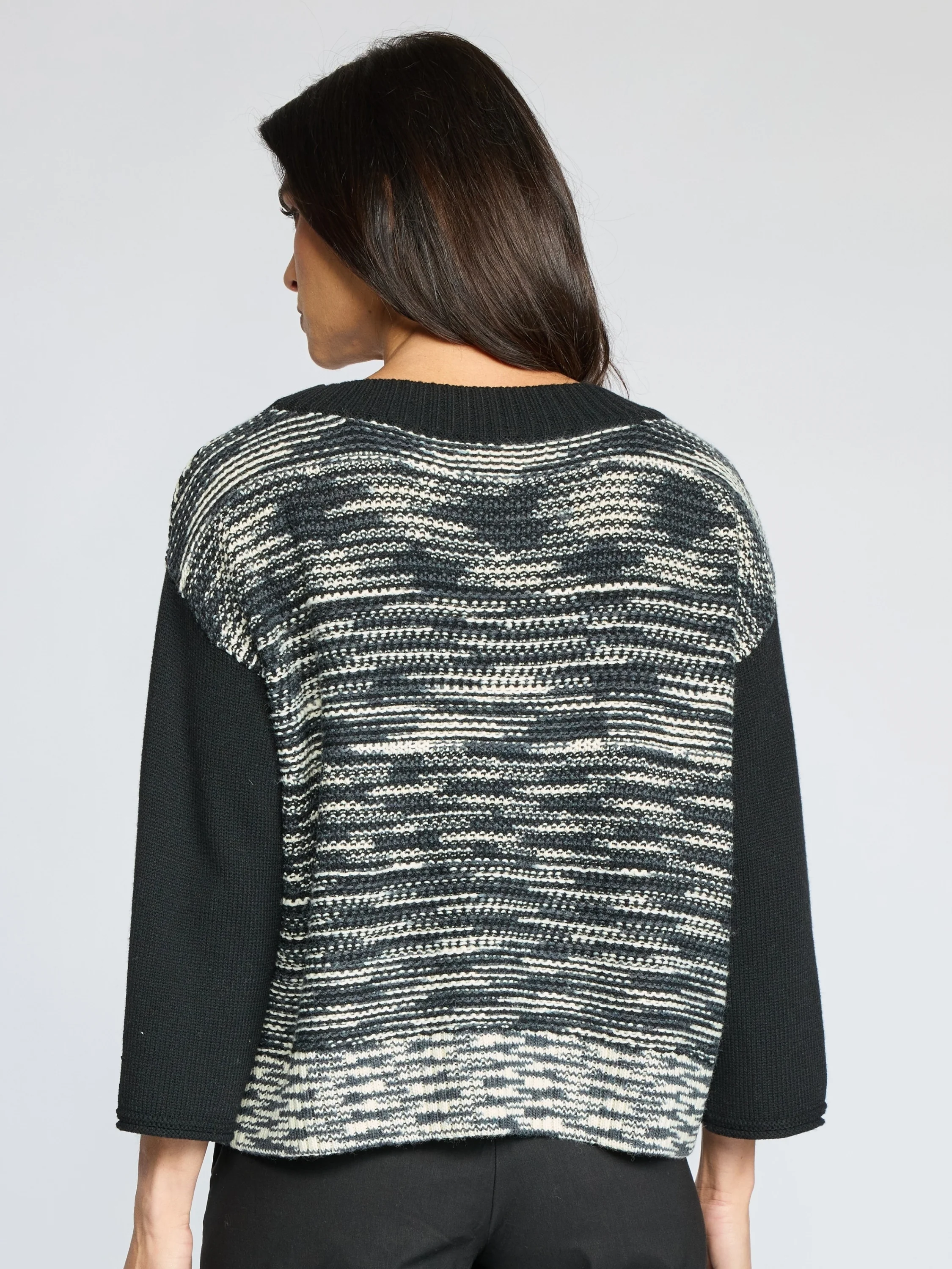 Pullover Sweater in Black