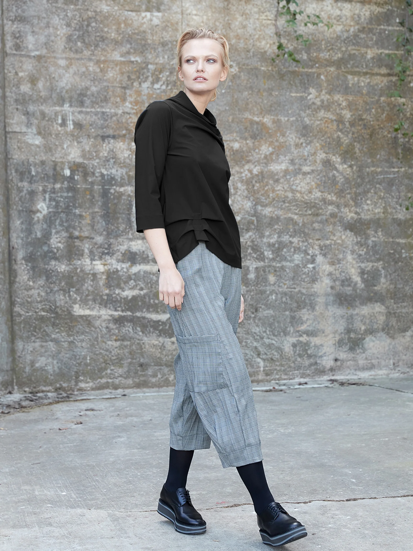 Ragtime Top in Black