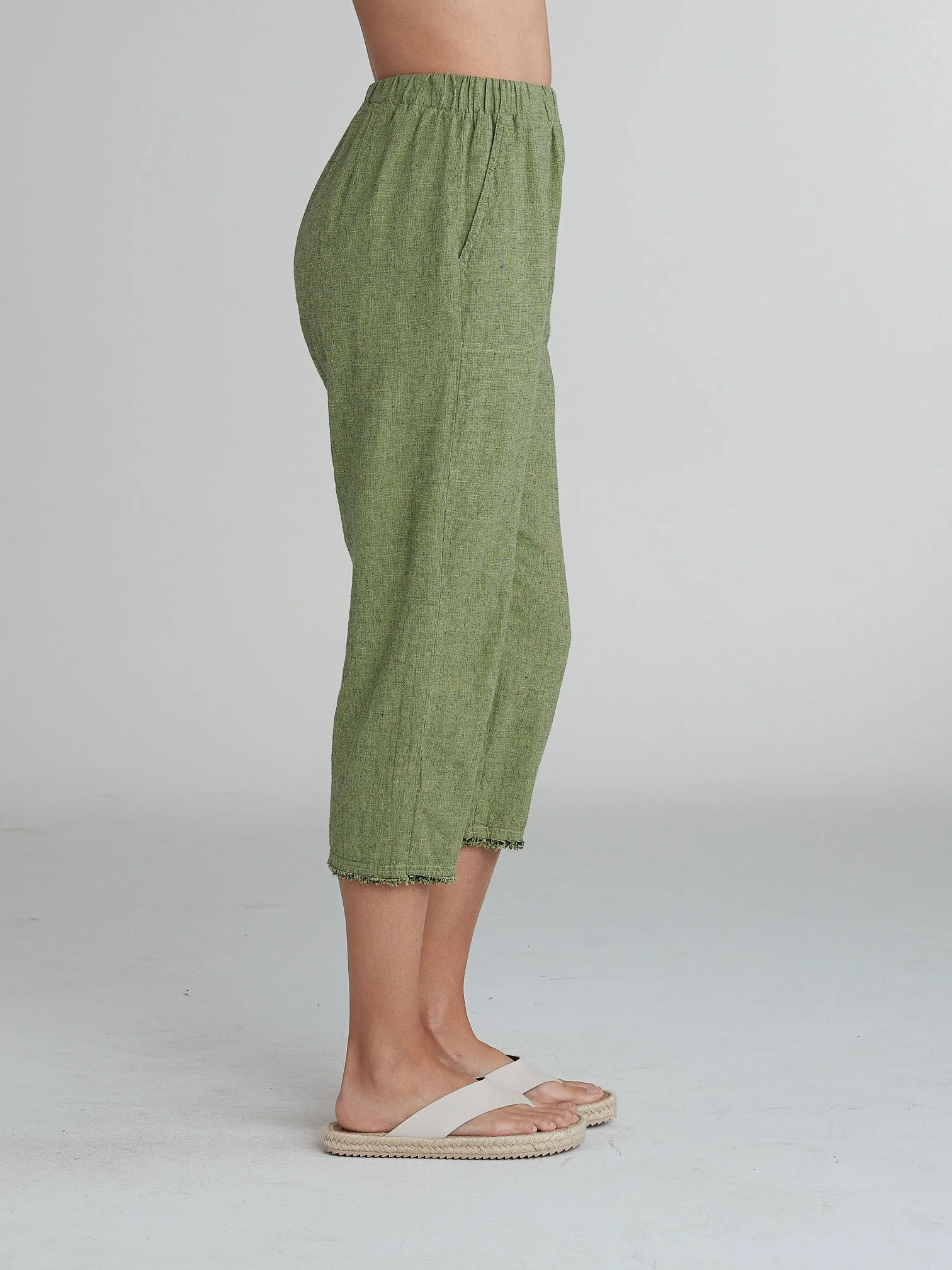 Raw Edge Crop in Verde