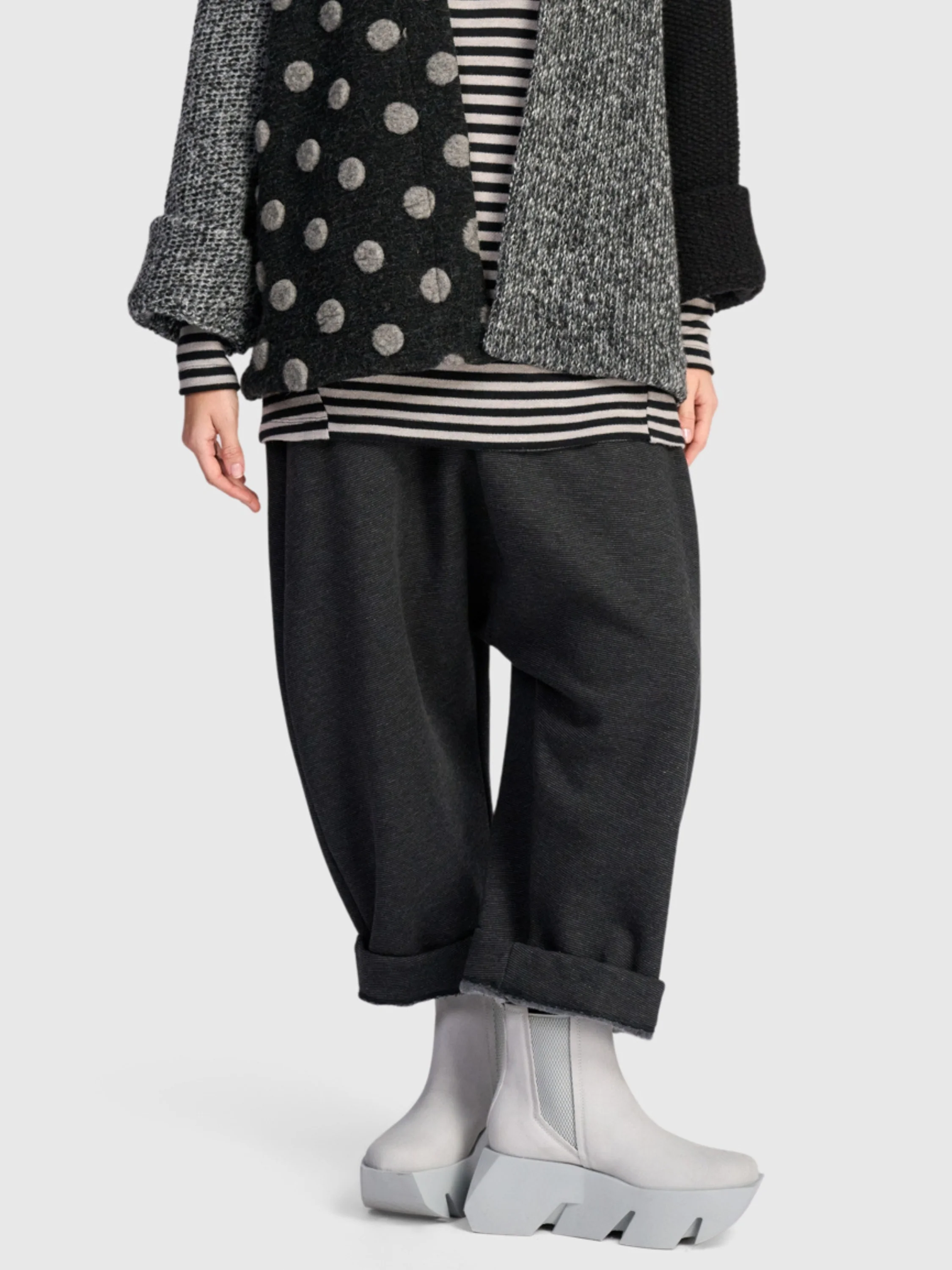 Relaxed Barrel Pants in Grey