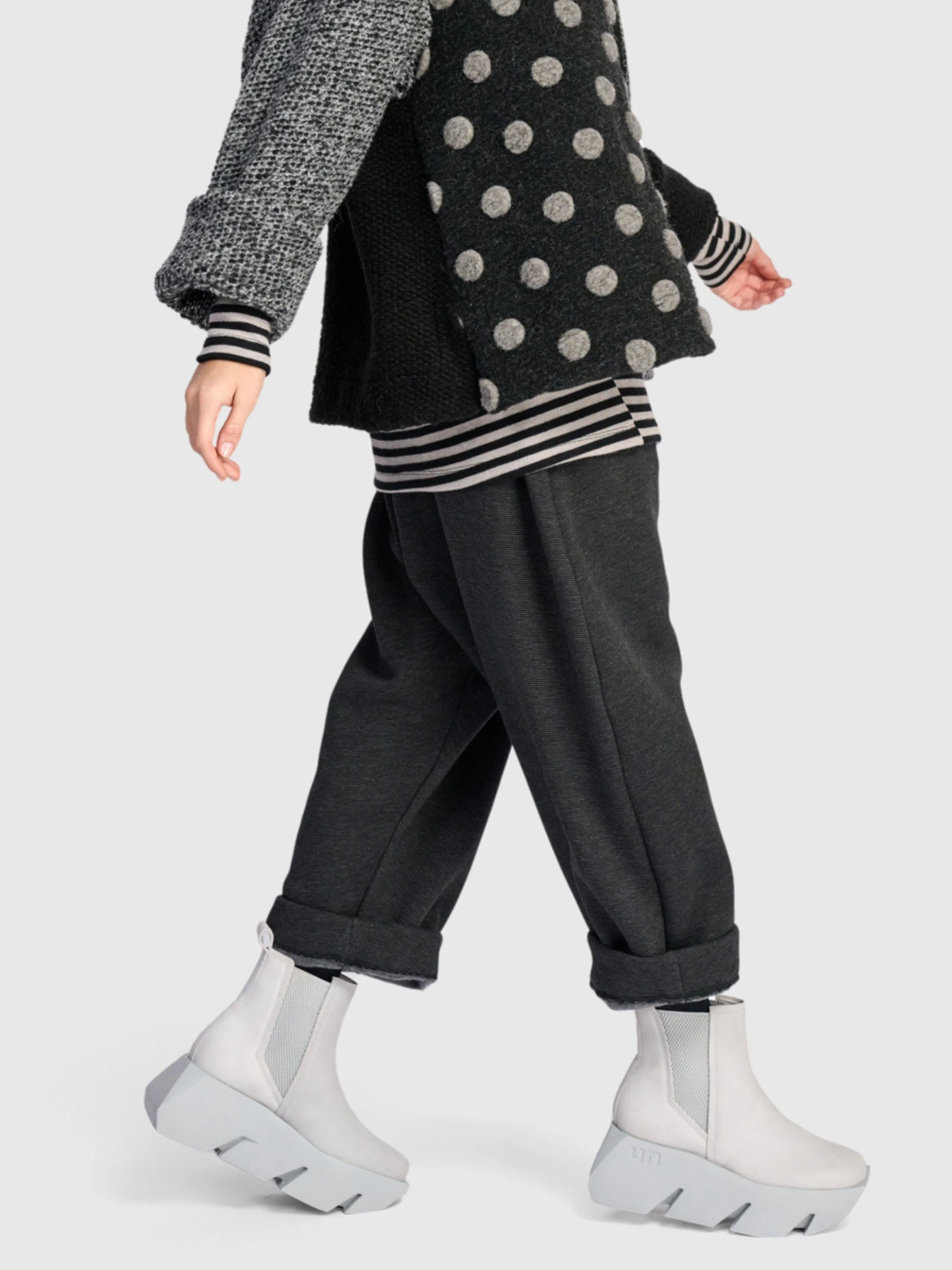 Relaxed Barrel Pants in Grey