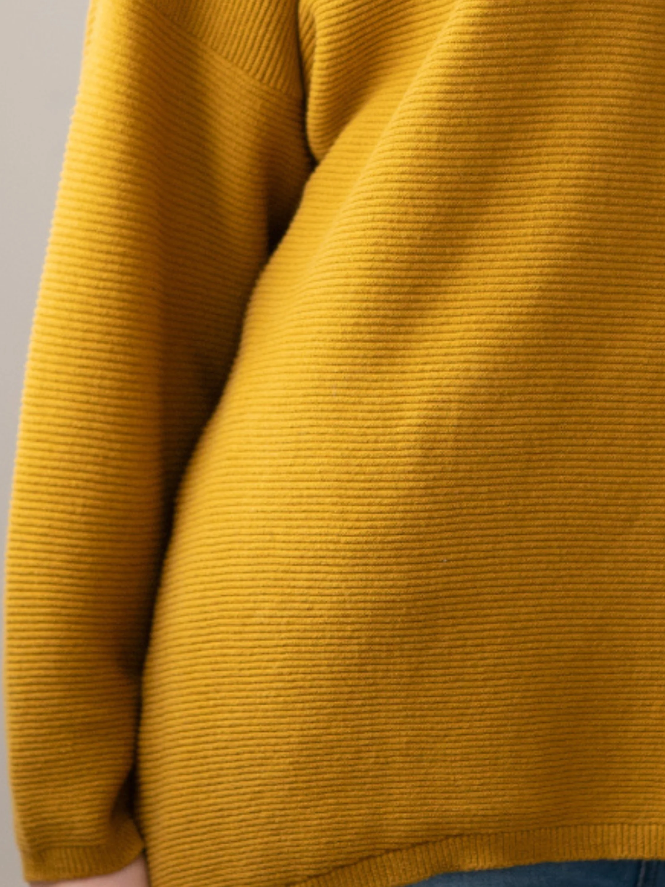 Sara Easy Rib Crew in Amber