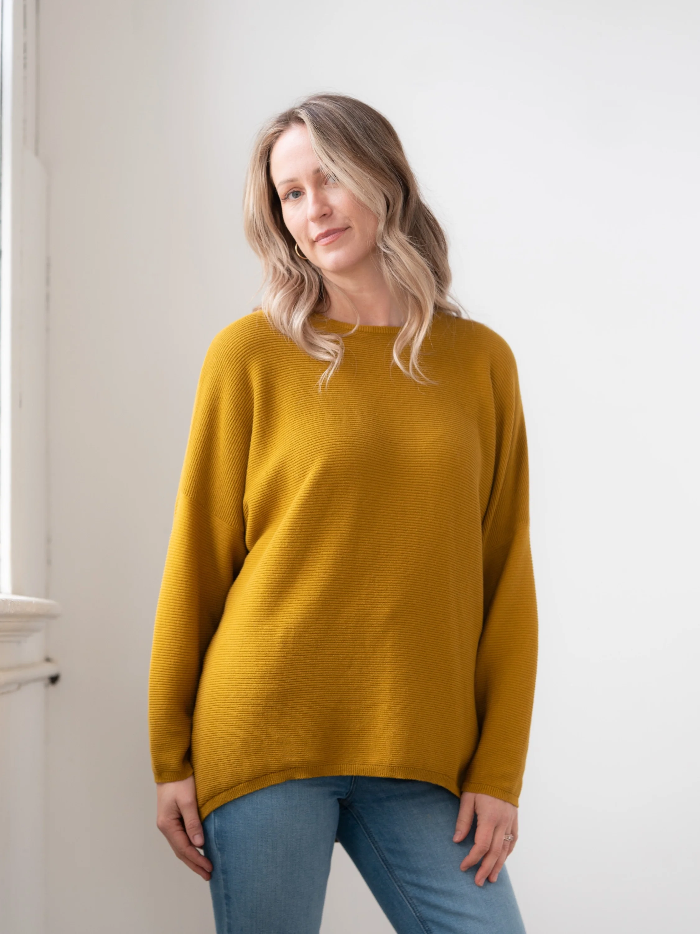 Sara Easy Rib Crew in Amber