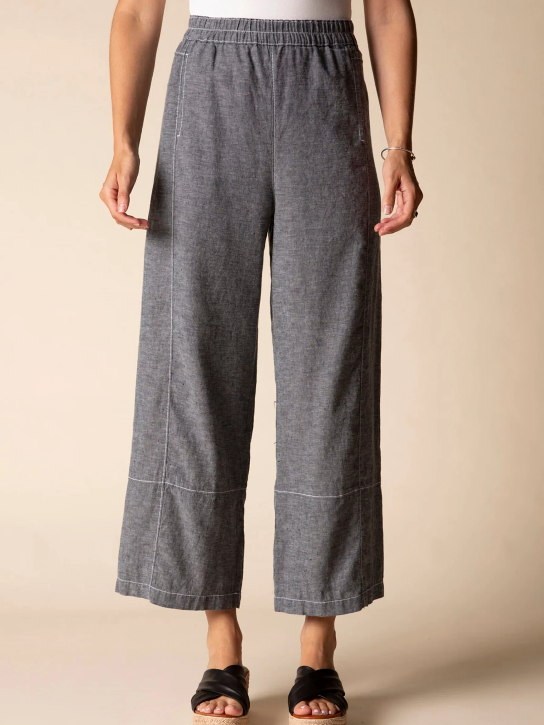Seamed Crop Pant in Black