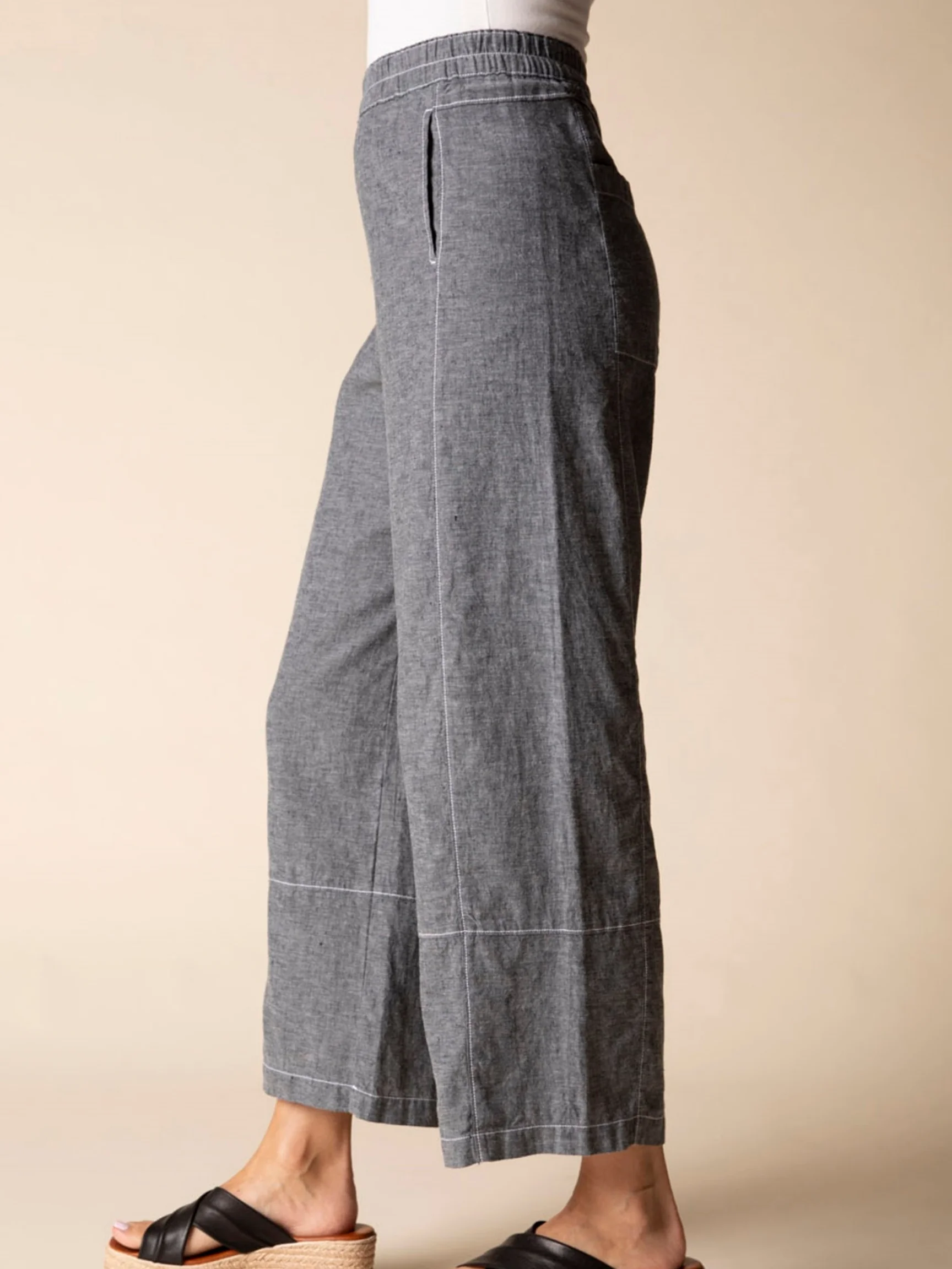 Seamed Crop Pant in Black