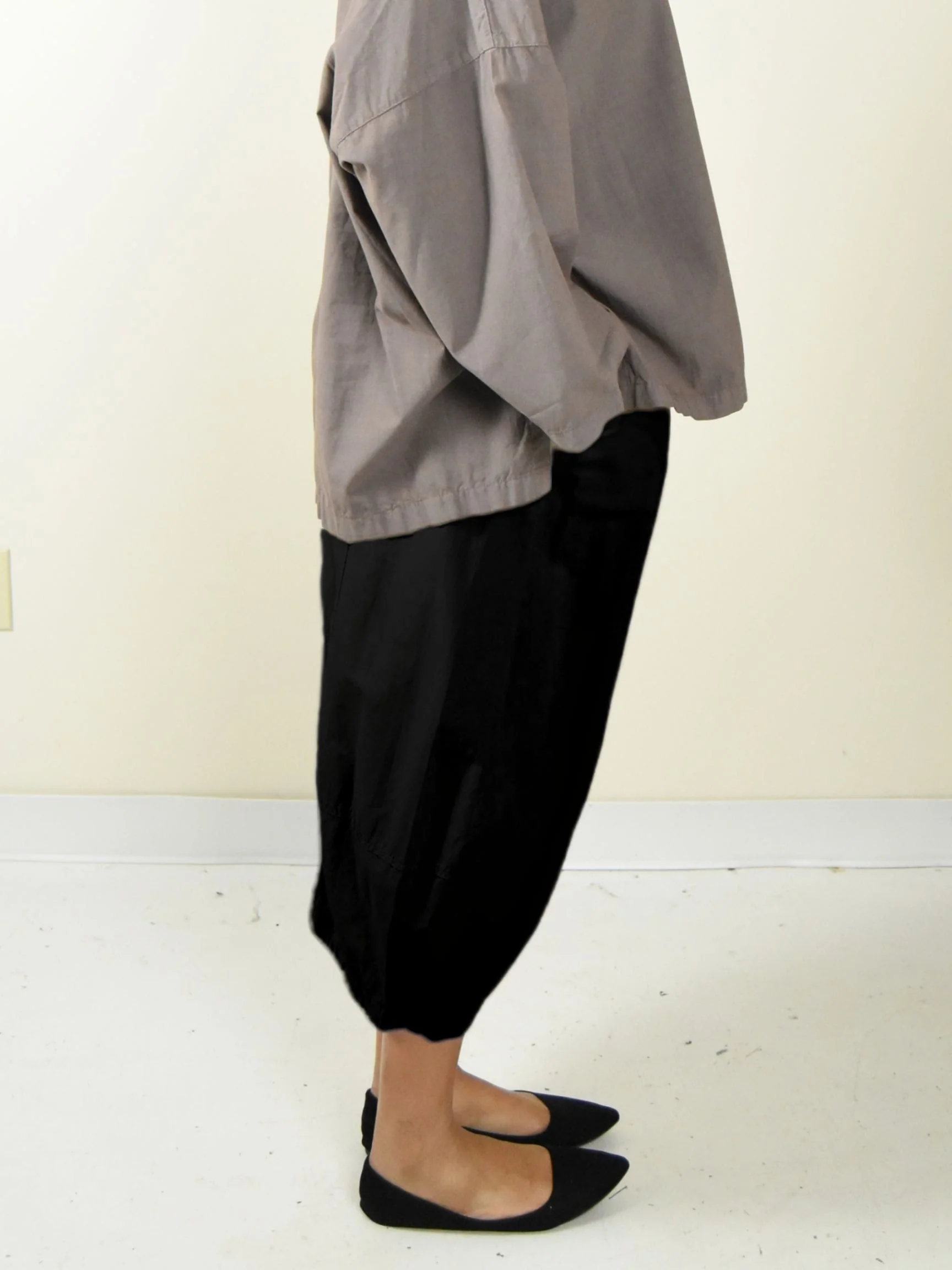 Seamed Hem Pant in Black