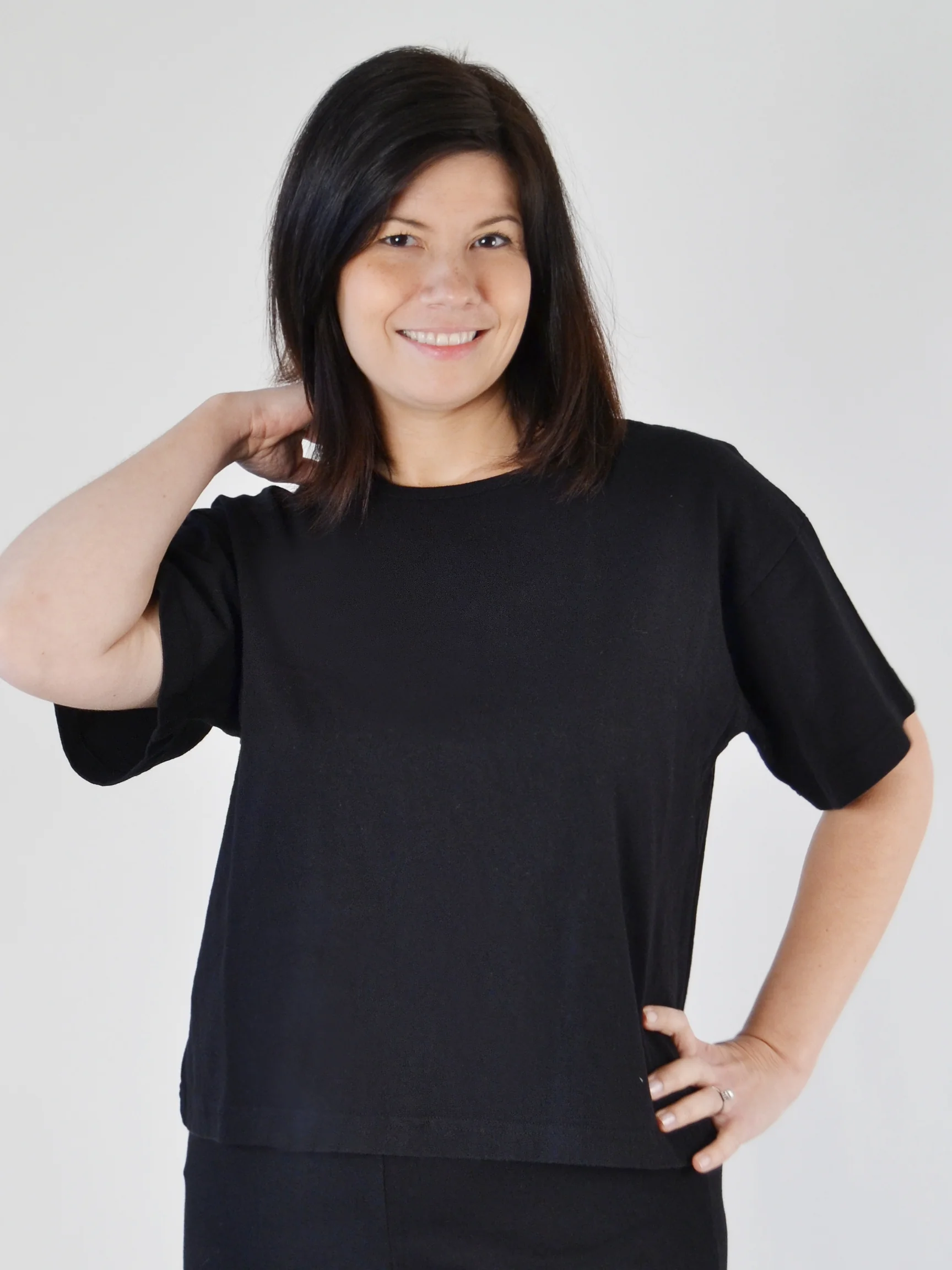 Short Sleeve Crop Crew Shirt in Black