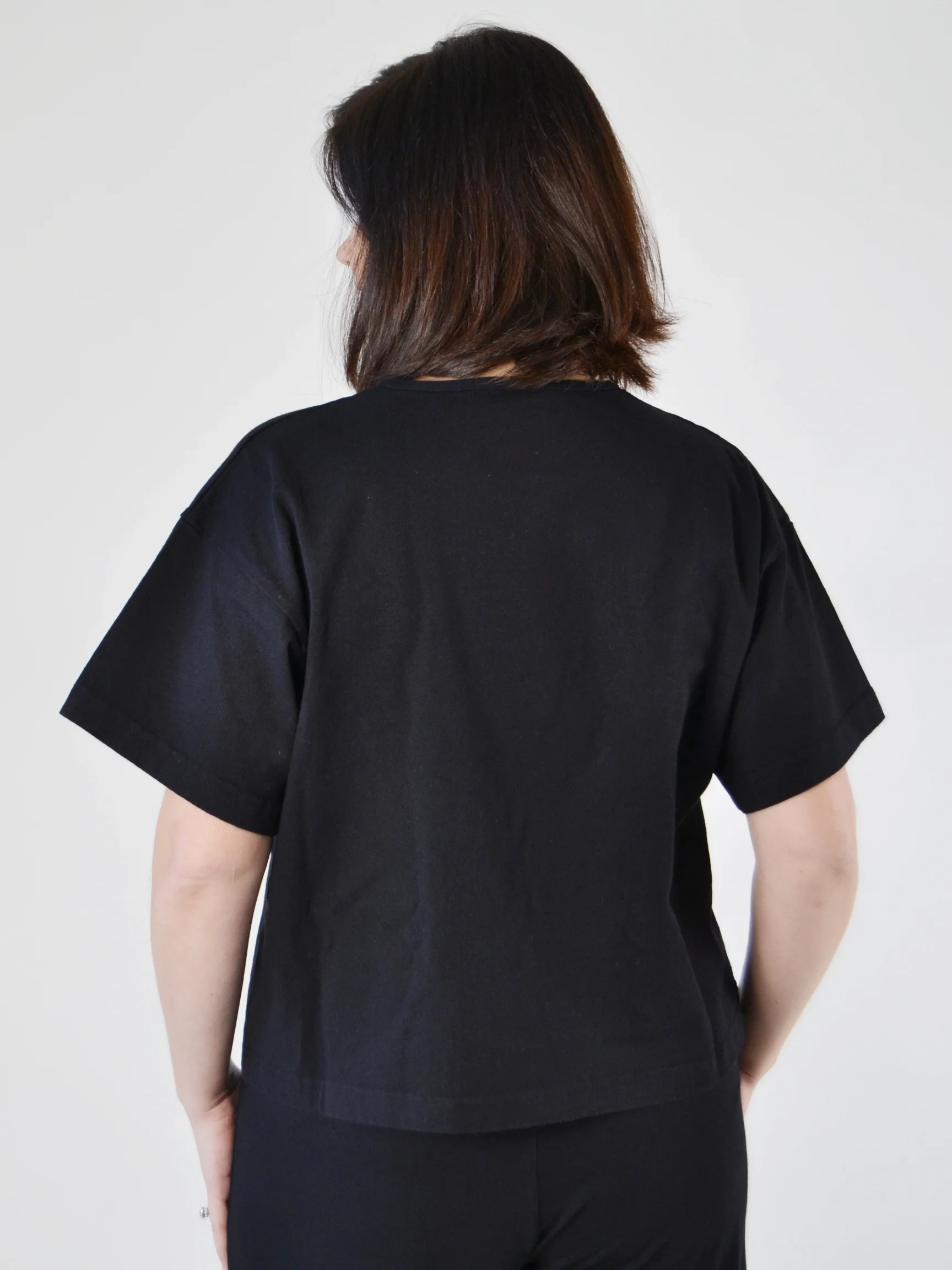 Short Sleeve Crop Crew Shirt in black