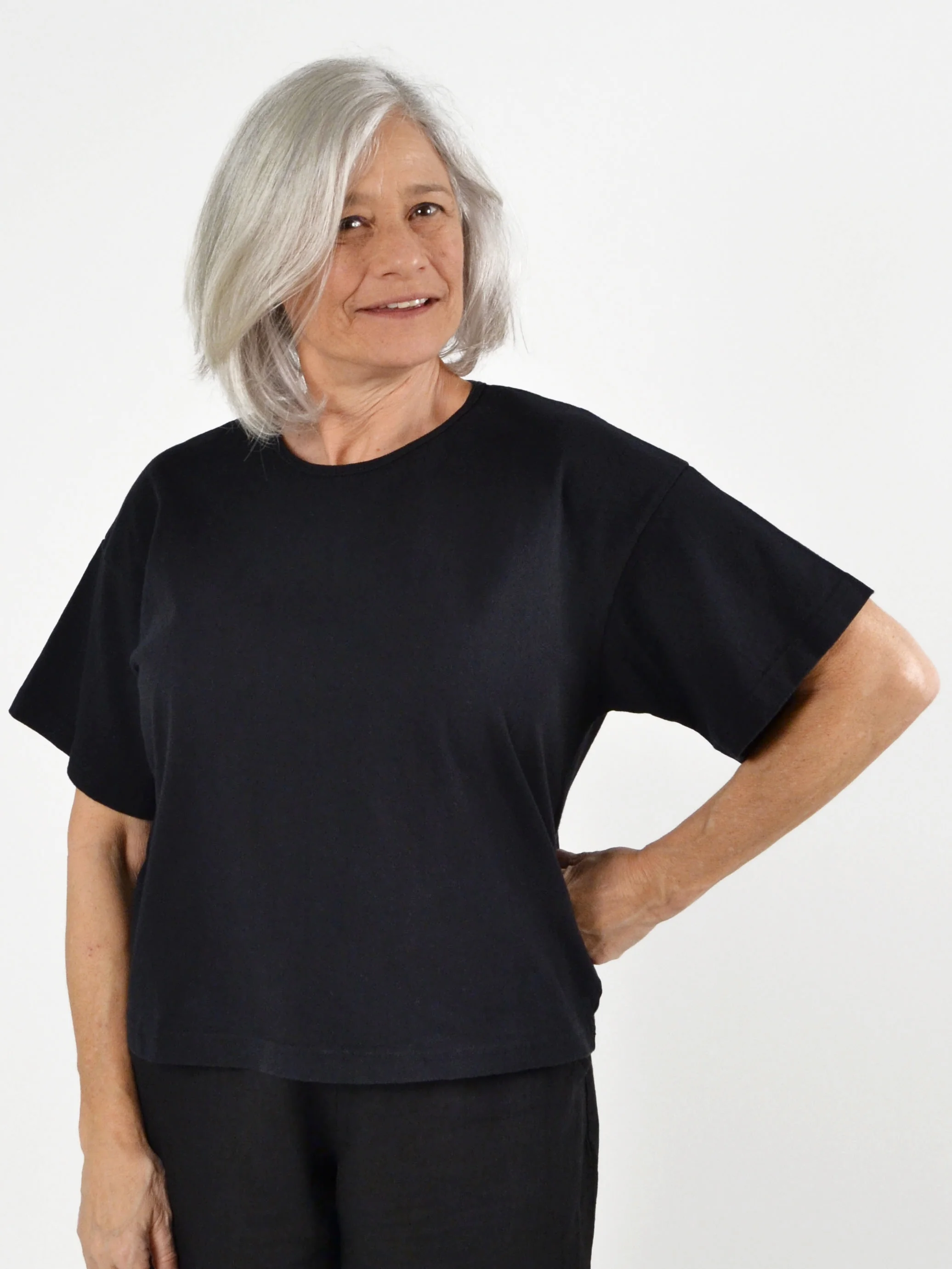 Short Sleeve Crop Crew Shirt in Black