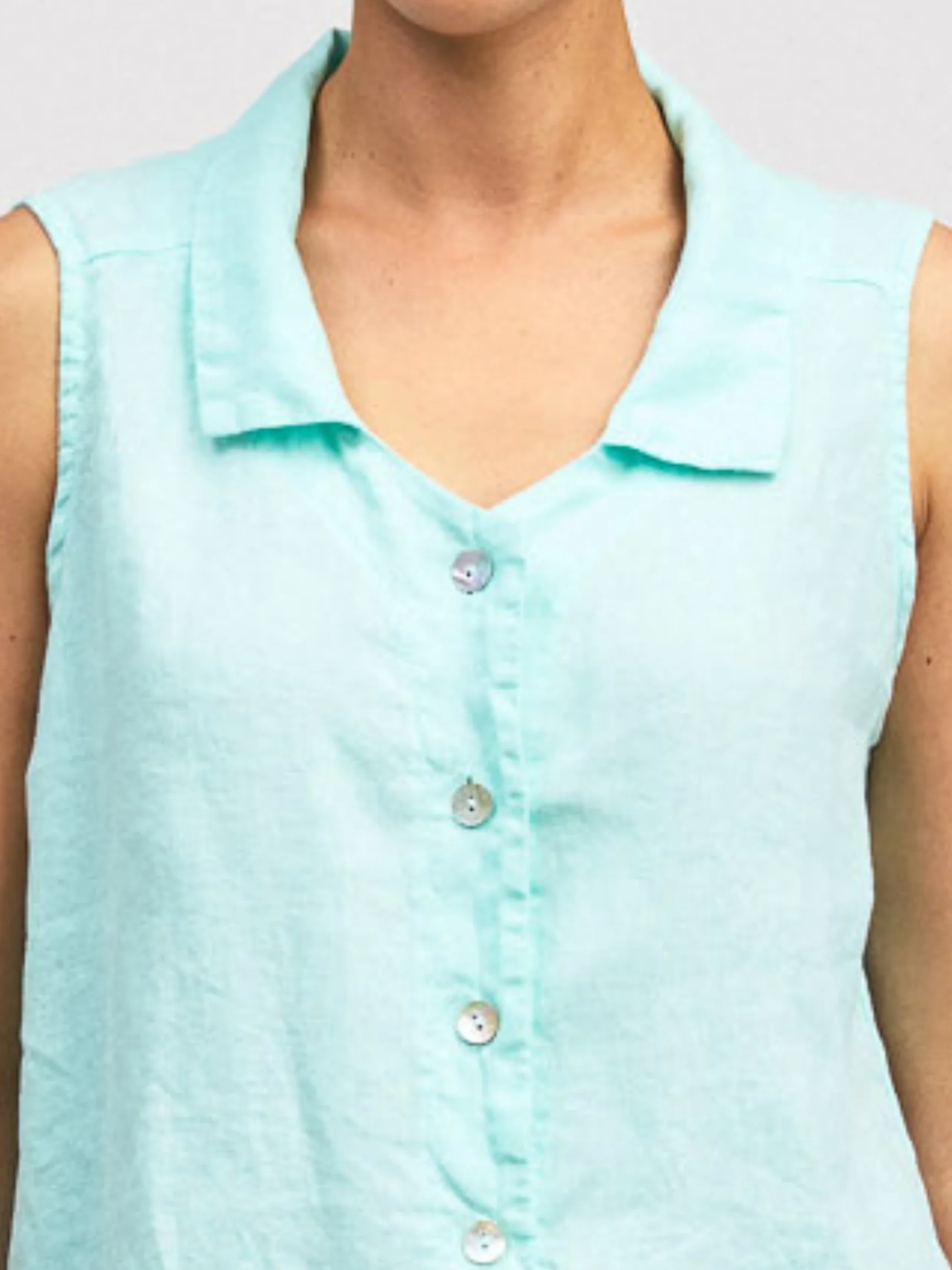 Sleeveless Shirt in Fountain