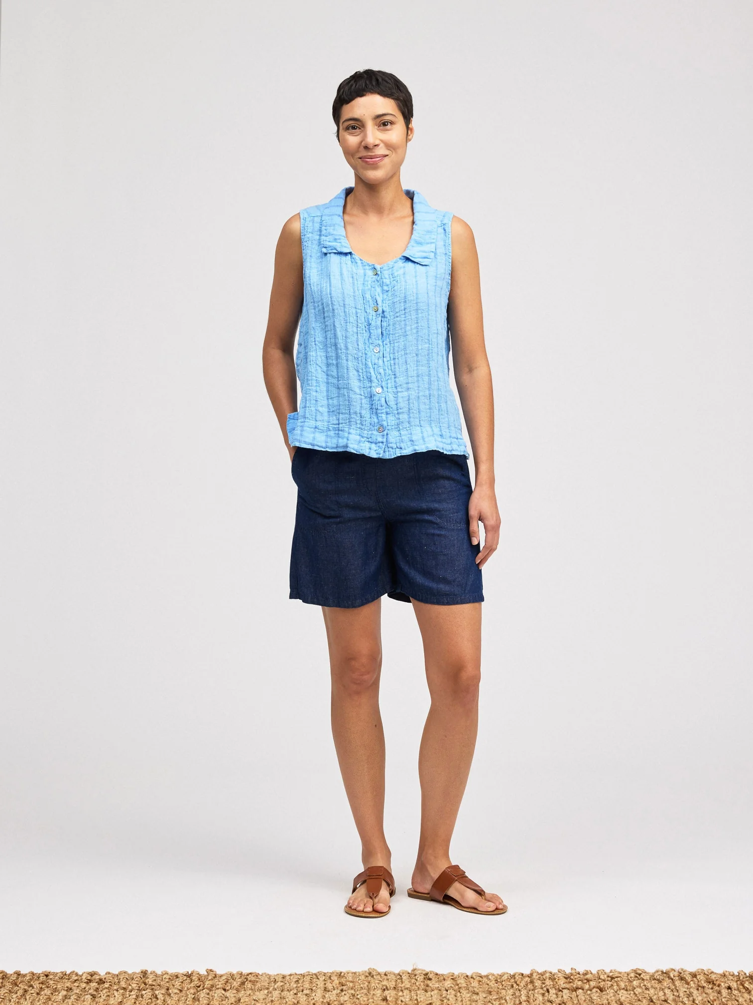 Sleeveless Shirt in Bellflower