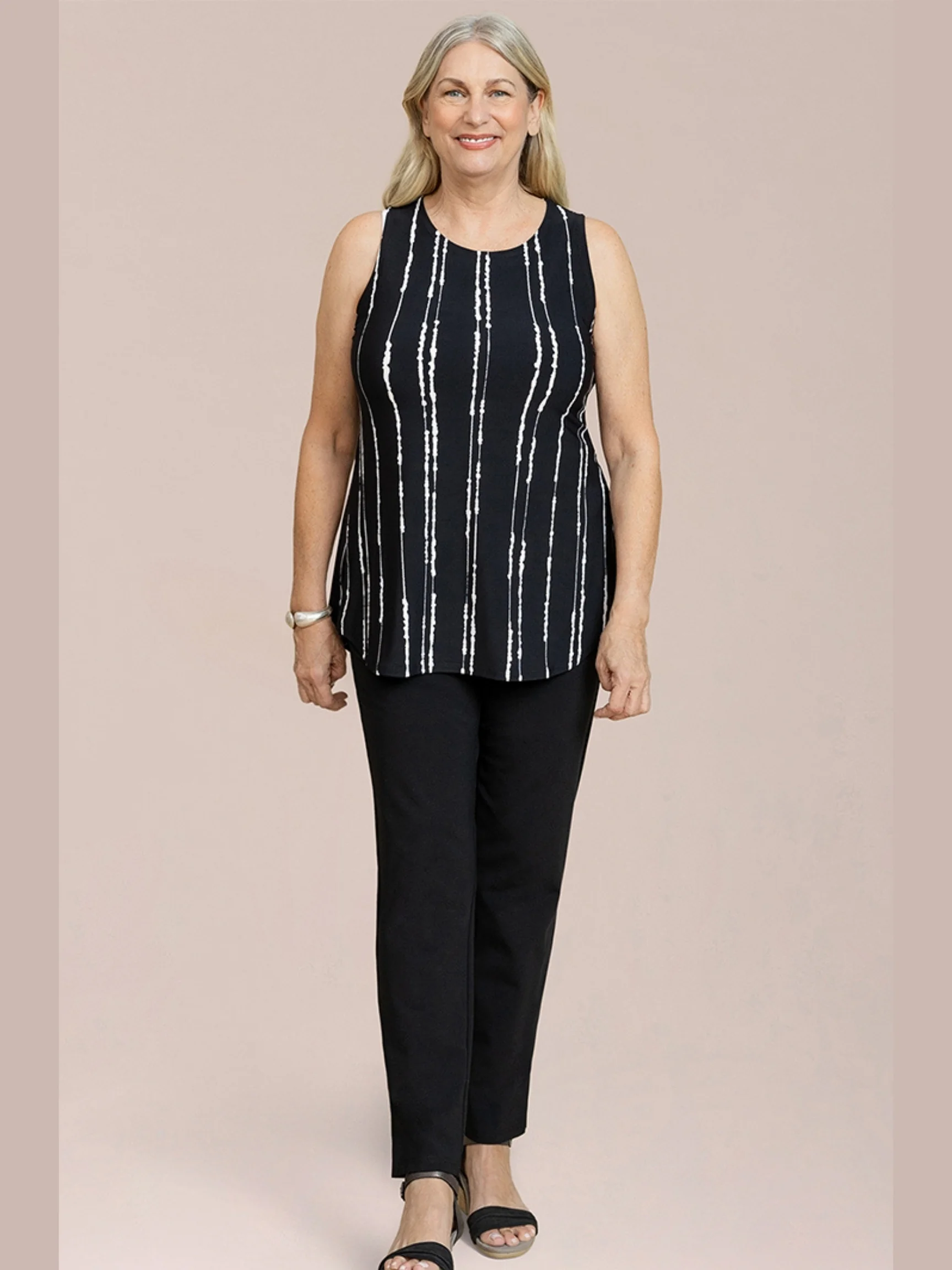 Slvless Go To Classic T in Cecily Black