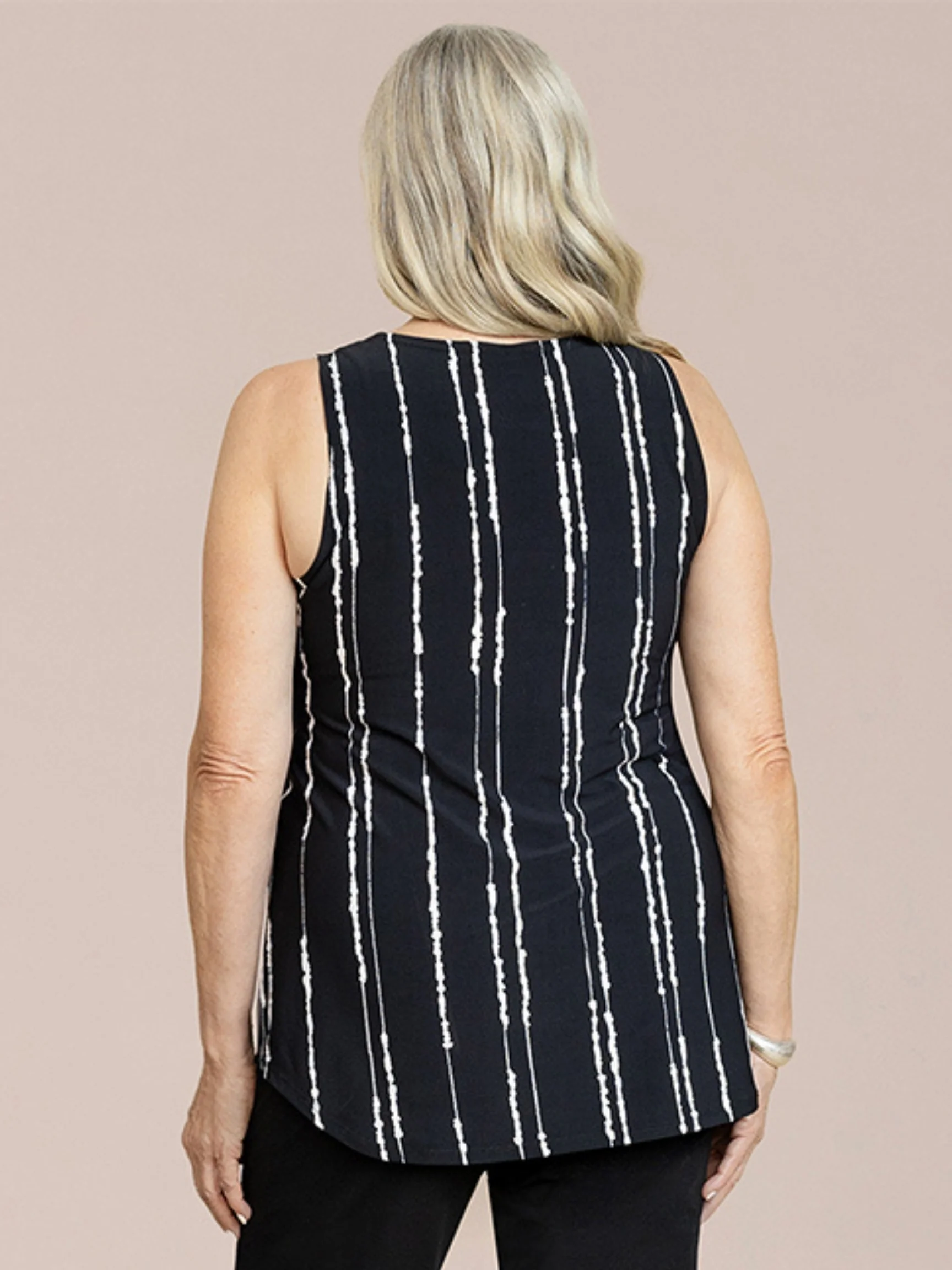 Slvless Go To Classic T in Cecily Black