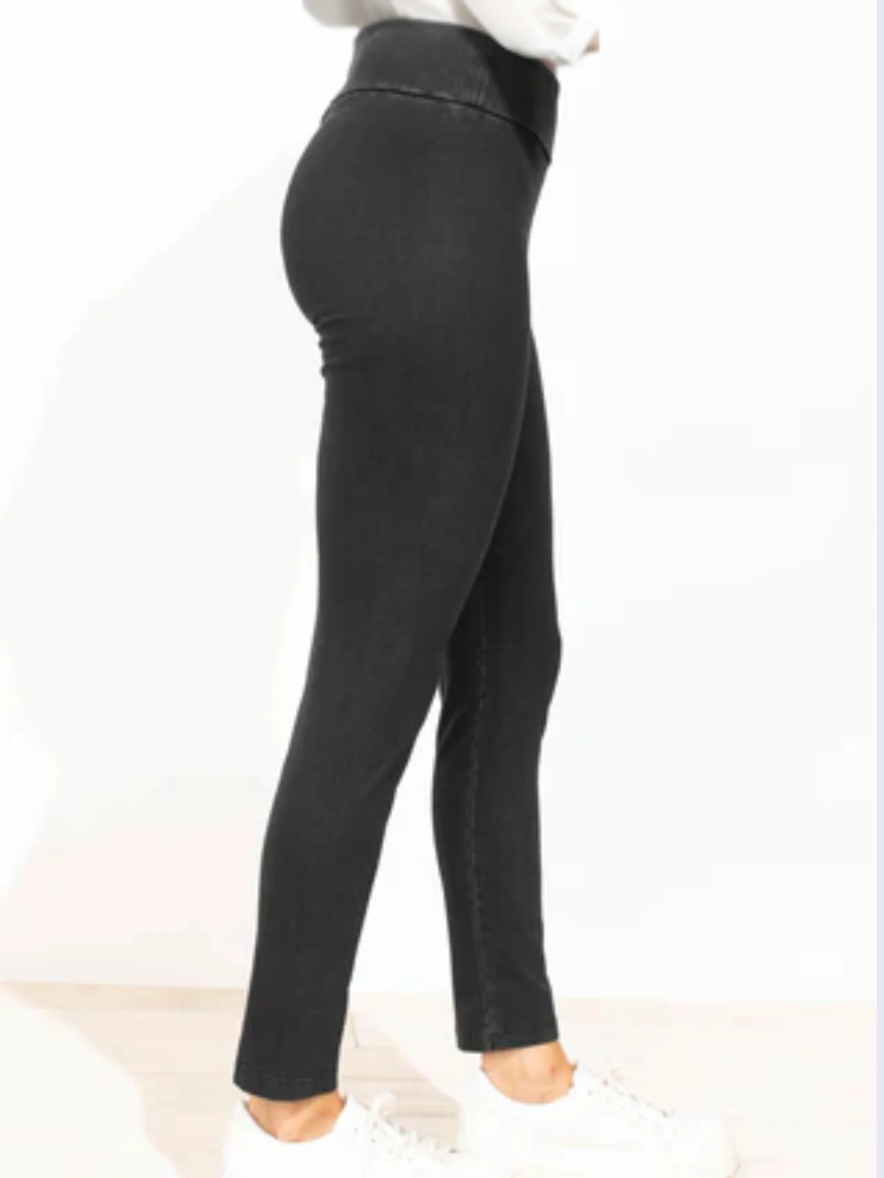 Stonewash Knit Slim Pant in Black