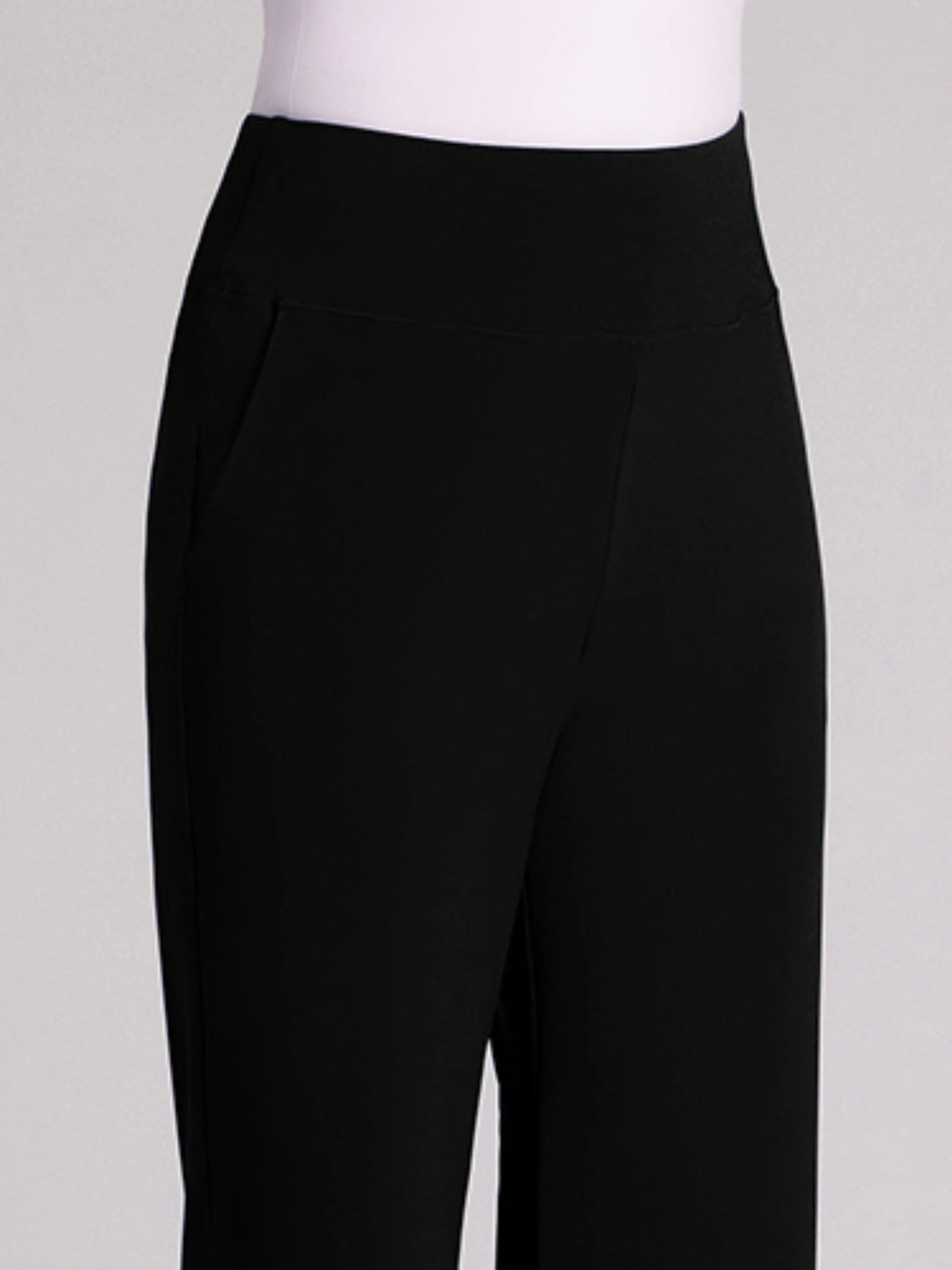 Straight Leg Pant in Black