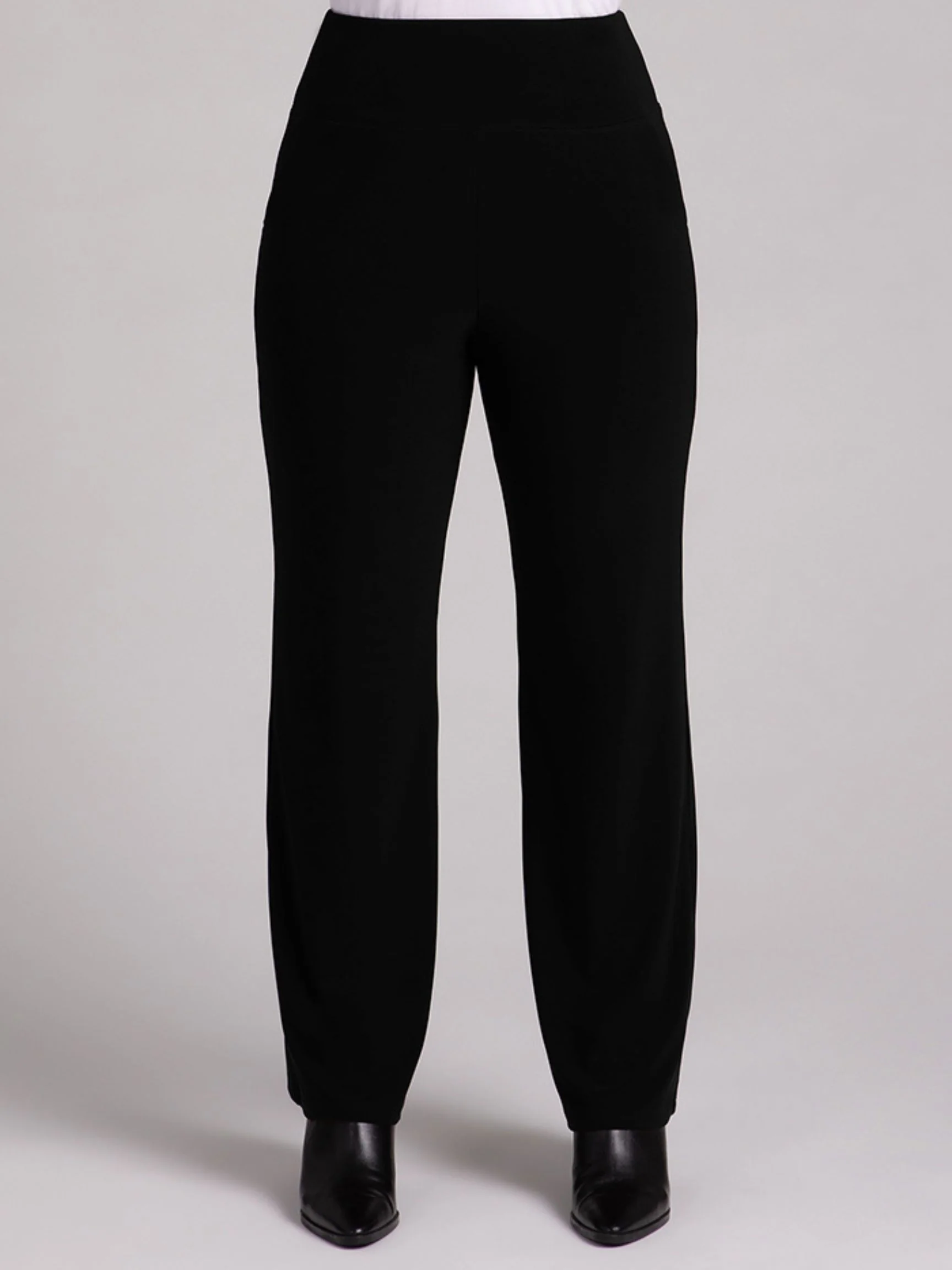 Straight Leg Pant with Yoke in Black