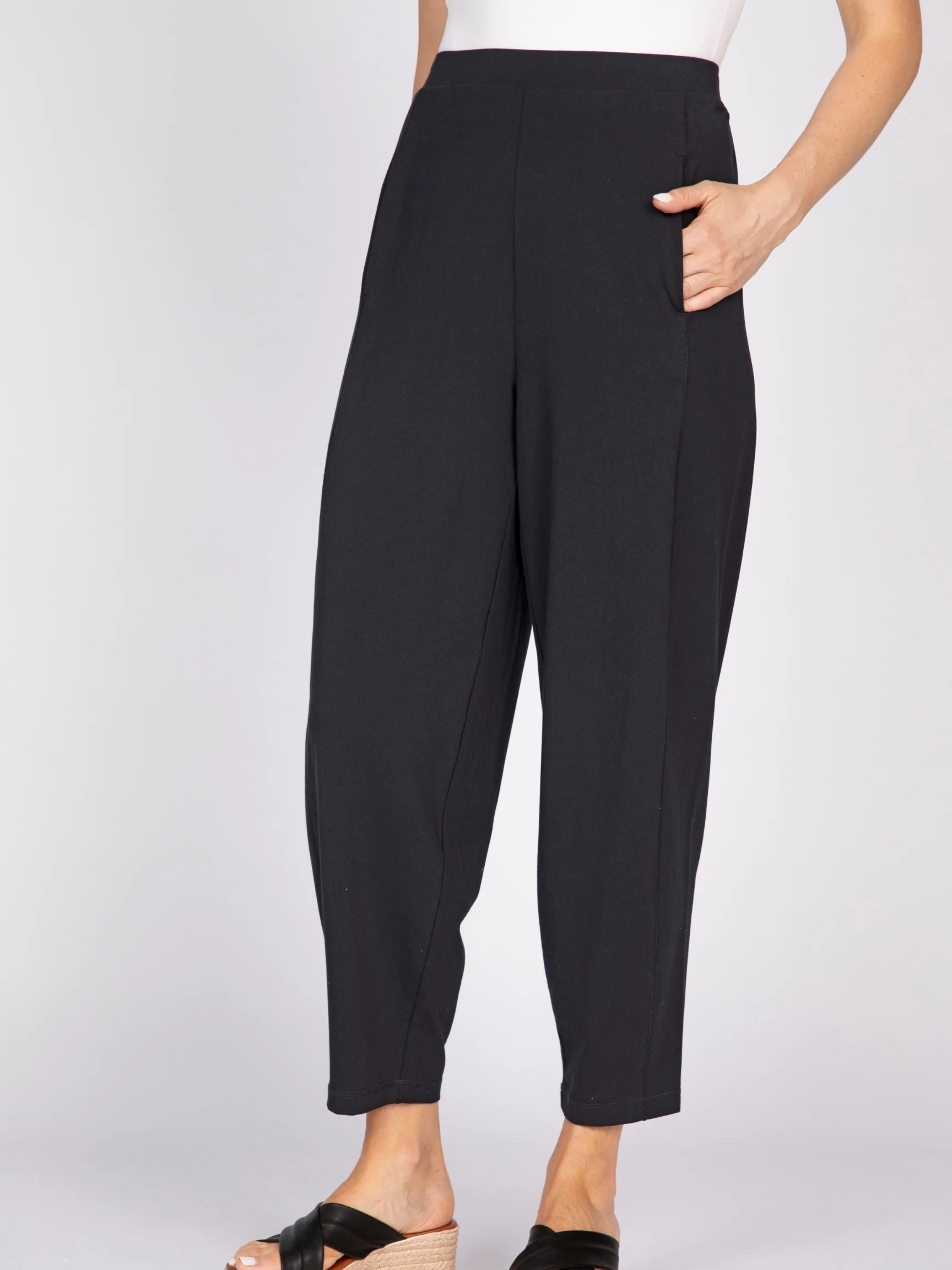 Straight Pant in Black