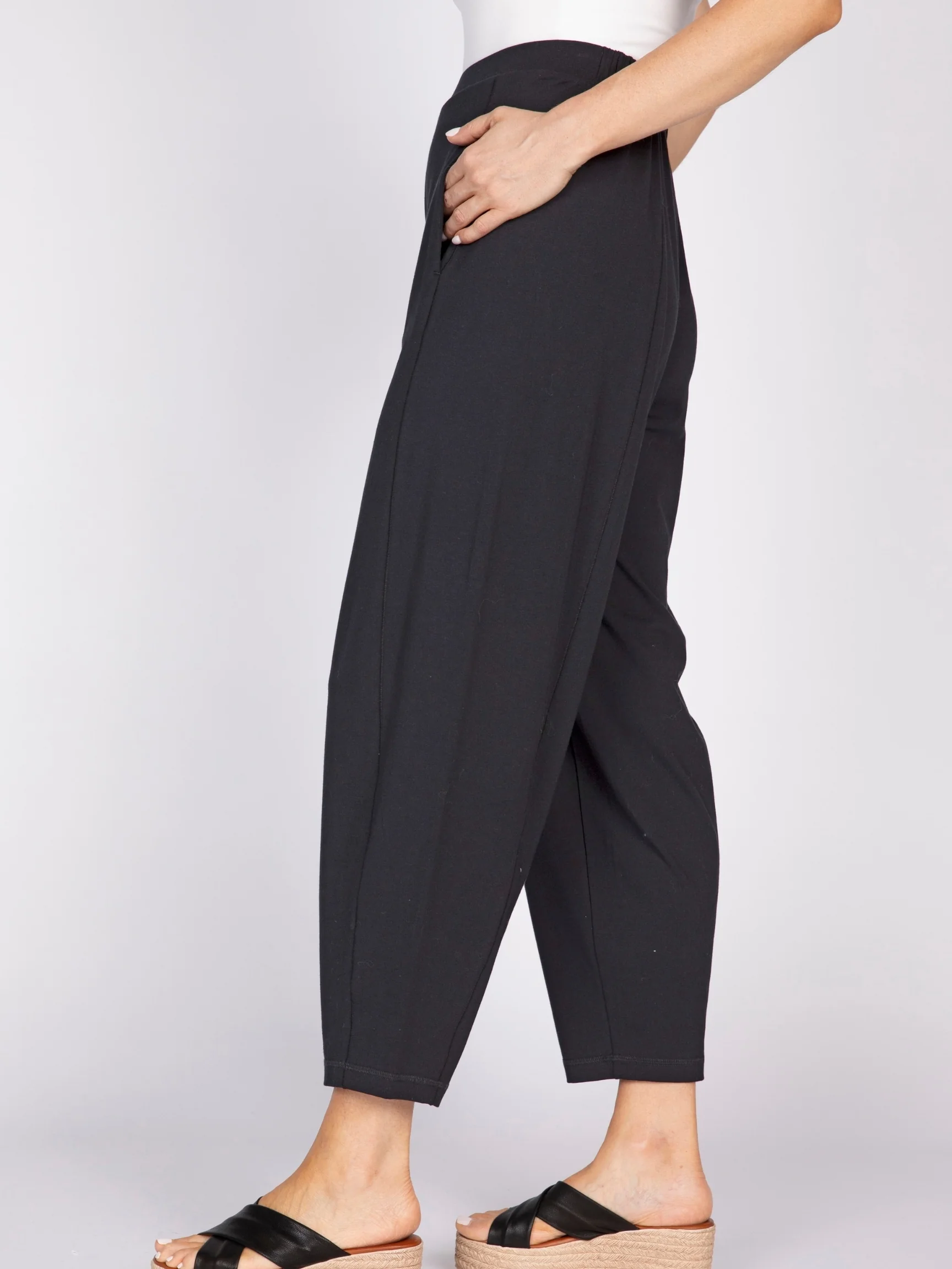 Straight Pant in Black