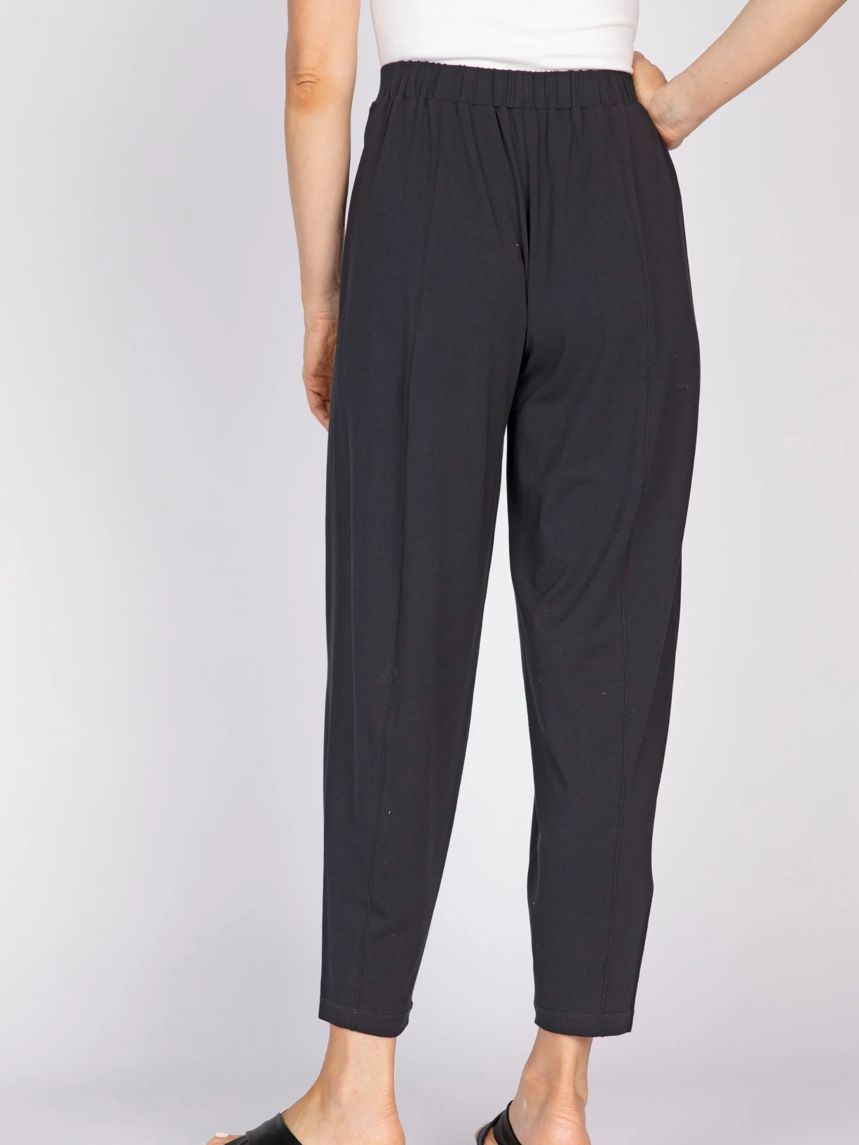 Straight Pant in Black