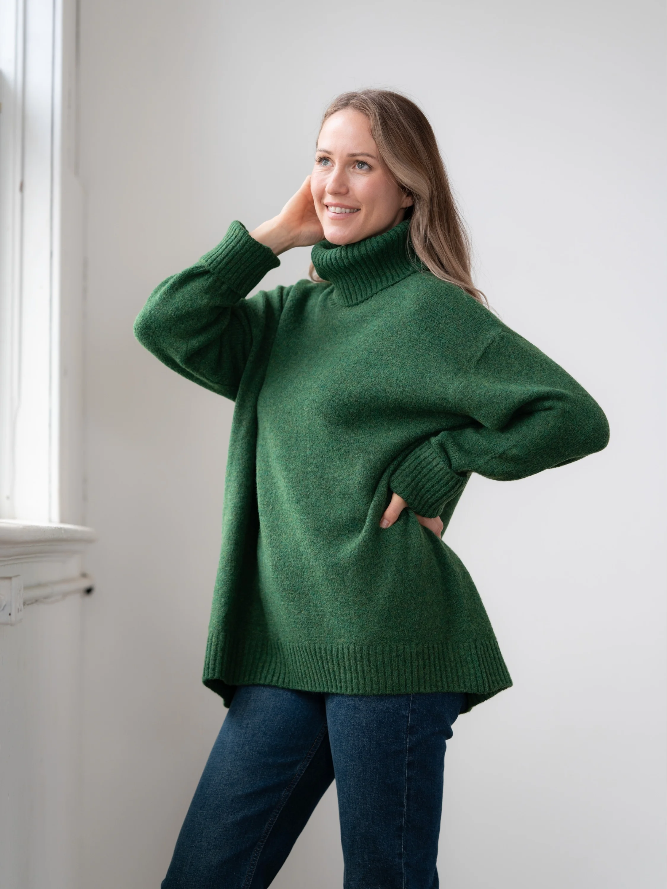The Dog Walker Sweater in Forest