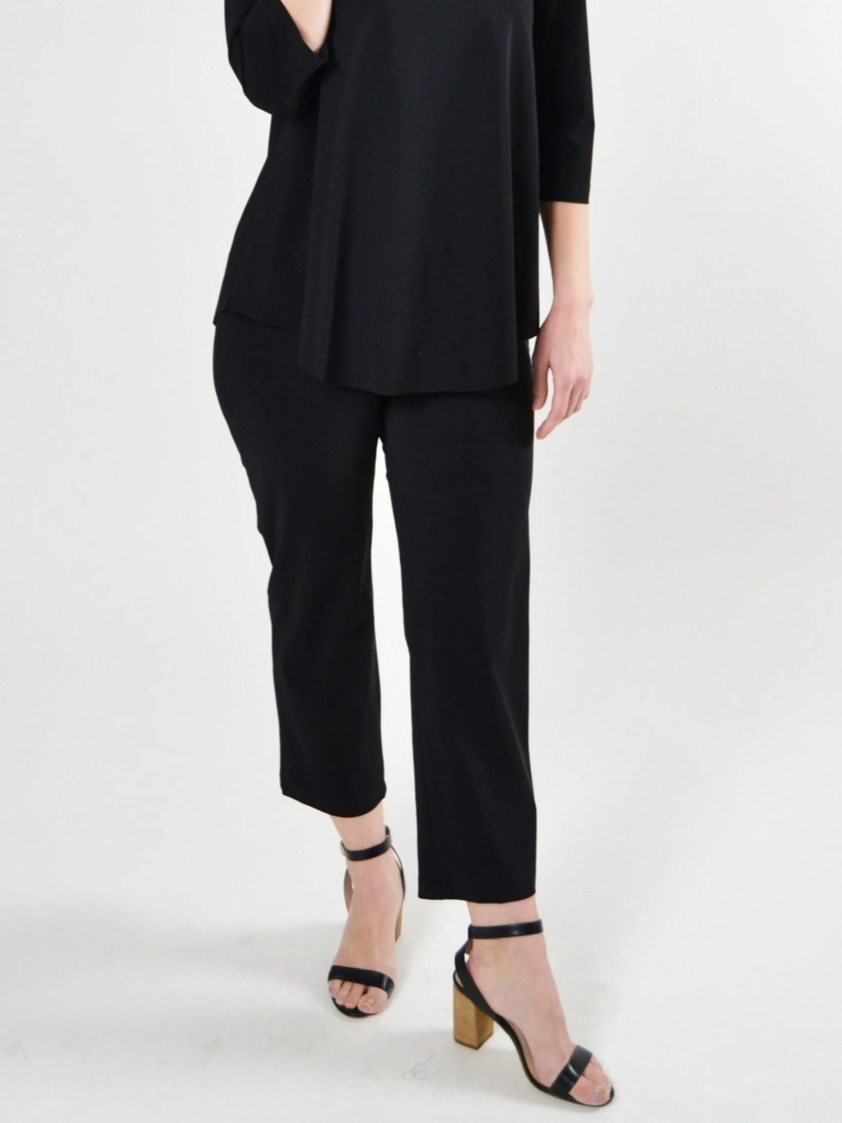 Traveler Crop Pant in Black