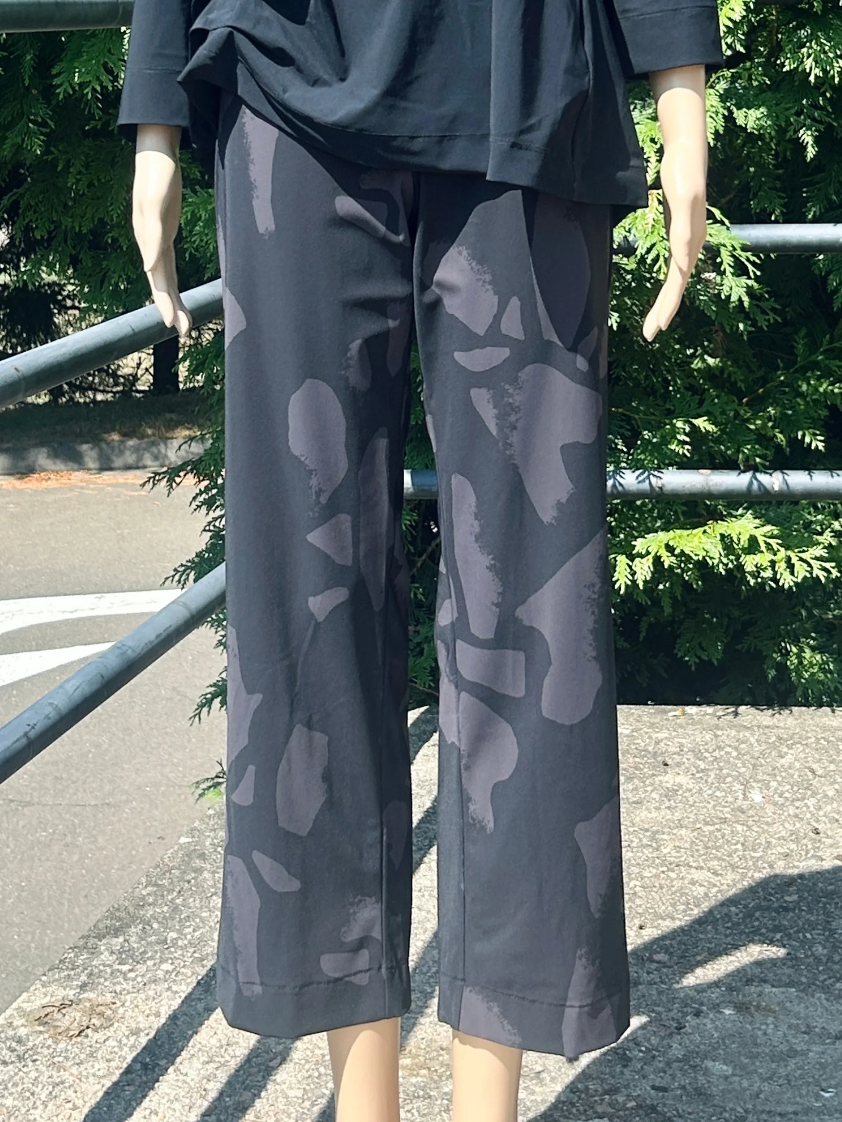 Traveler Crop Pant in Mulberry Palermo