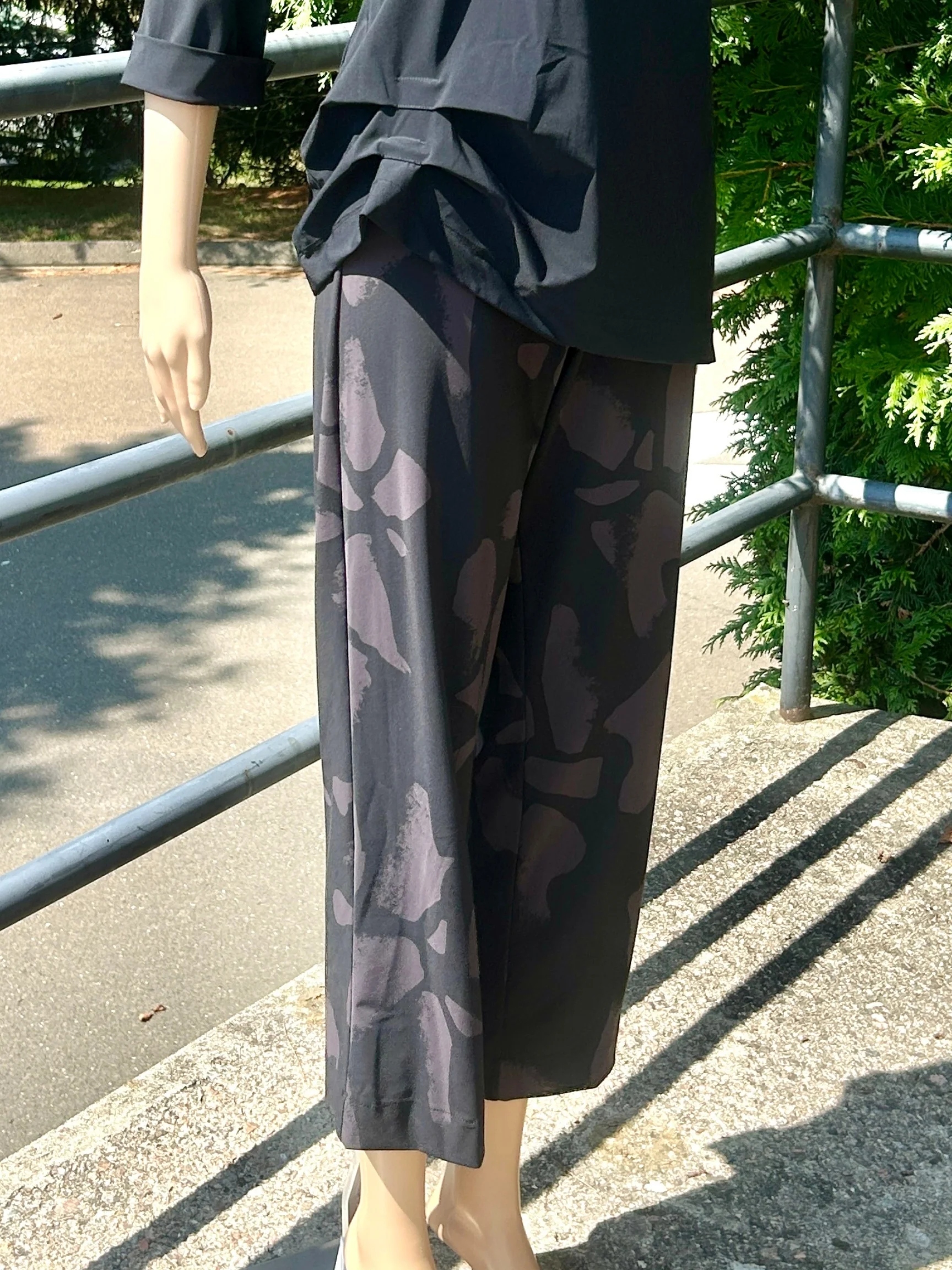 Traveler Crop Pant in Mulberry Palermo